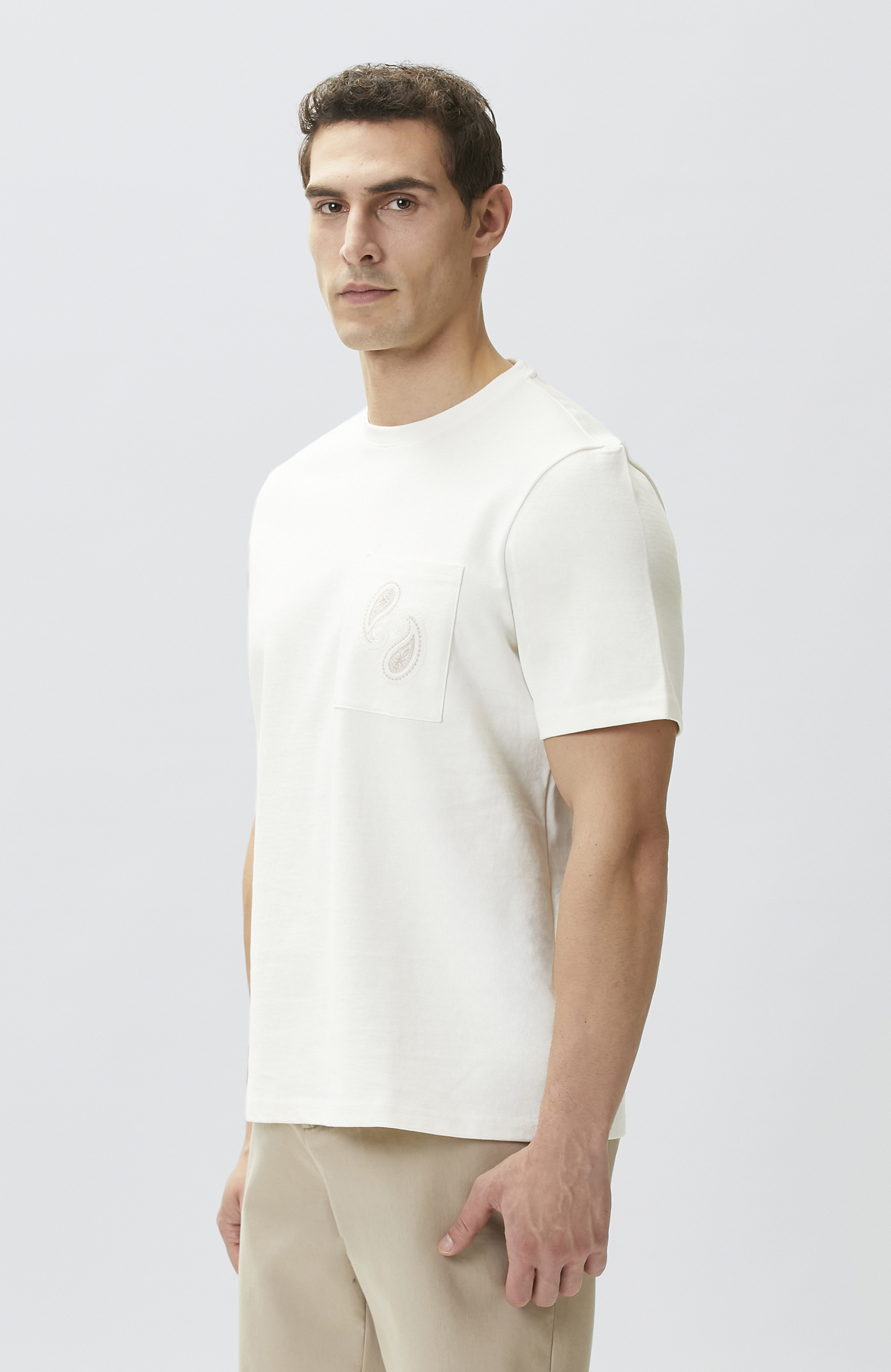 Kırık Beyaz Nakış Detaylı T-shirt