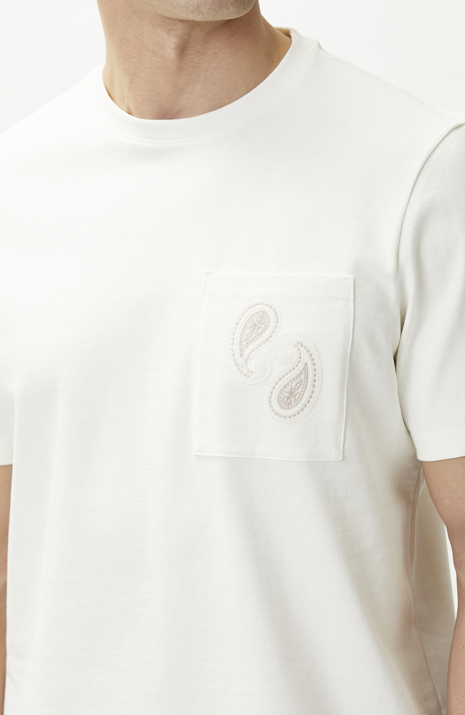 Kırık Beyaz Nakış Detaylı T-shirt