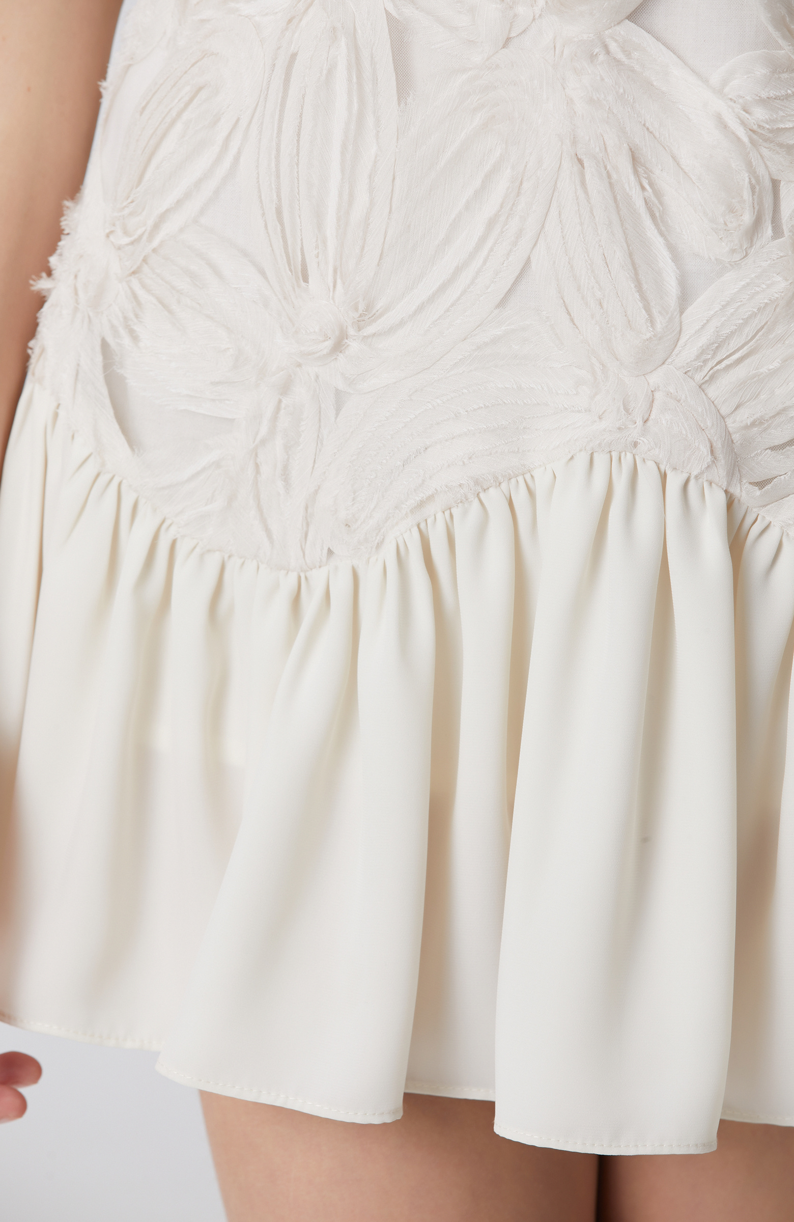 Kırık Beyaz Desenli Mini Abiye Elbise