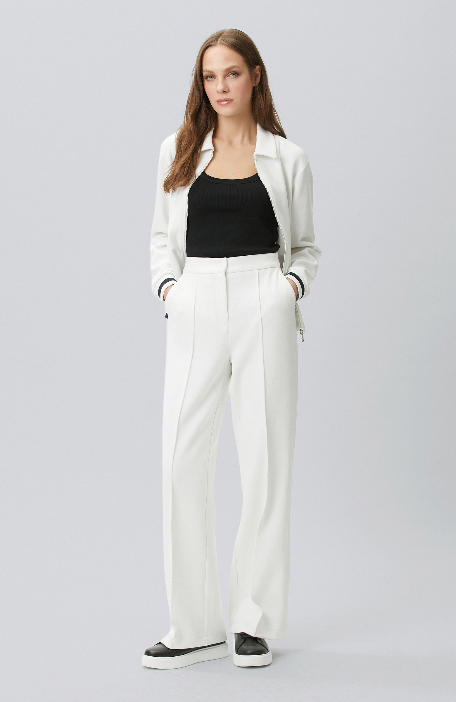 Kırık Beyaz Nervür Detaylı Eşofman