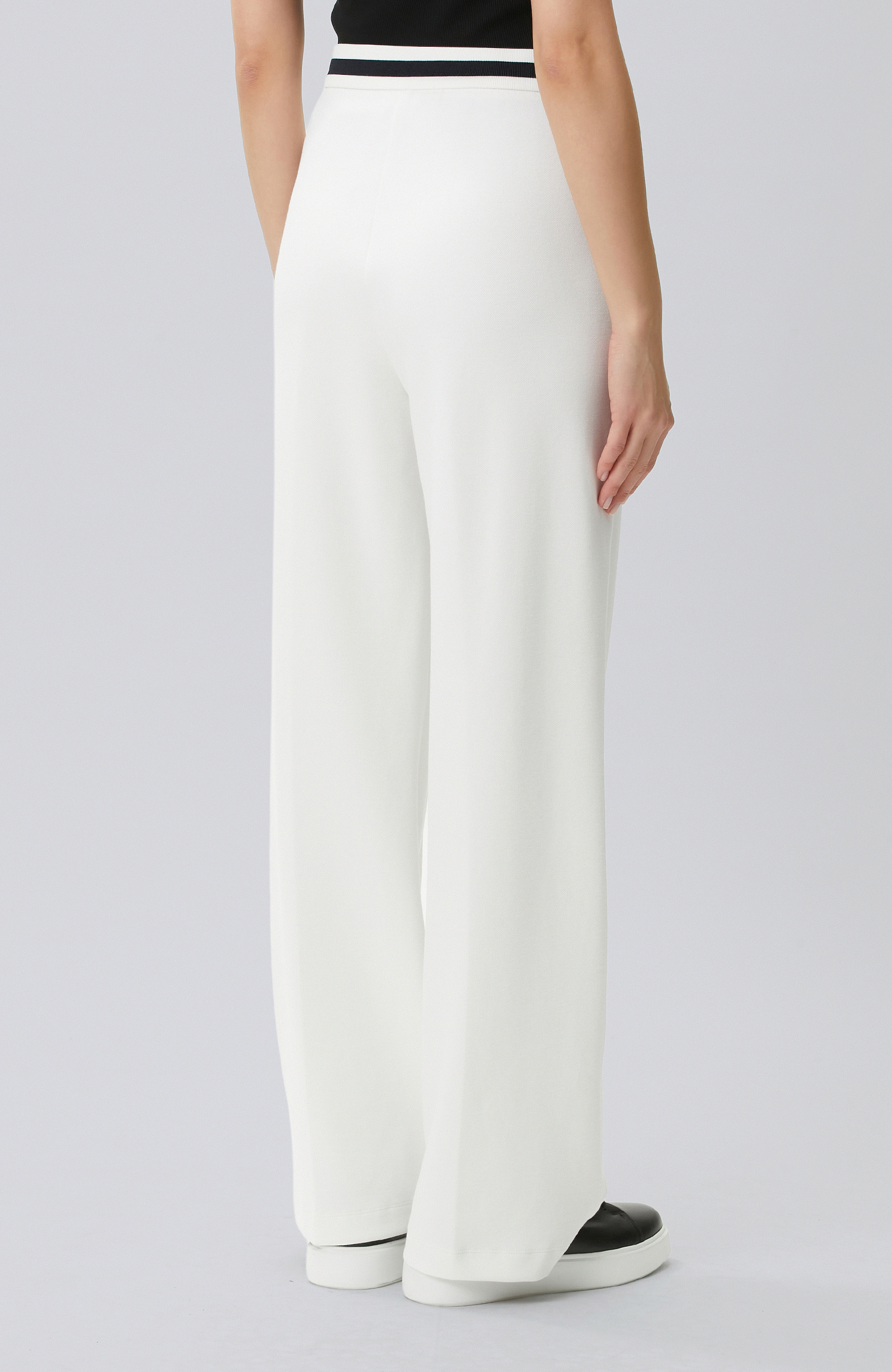 Kırık Beyaz Nervür Detaylı Eşofman