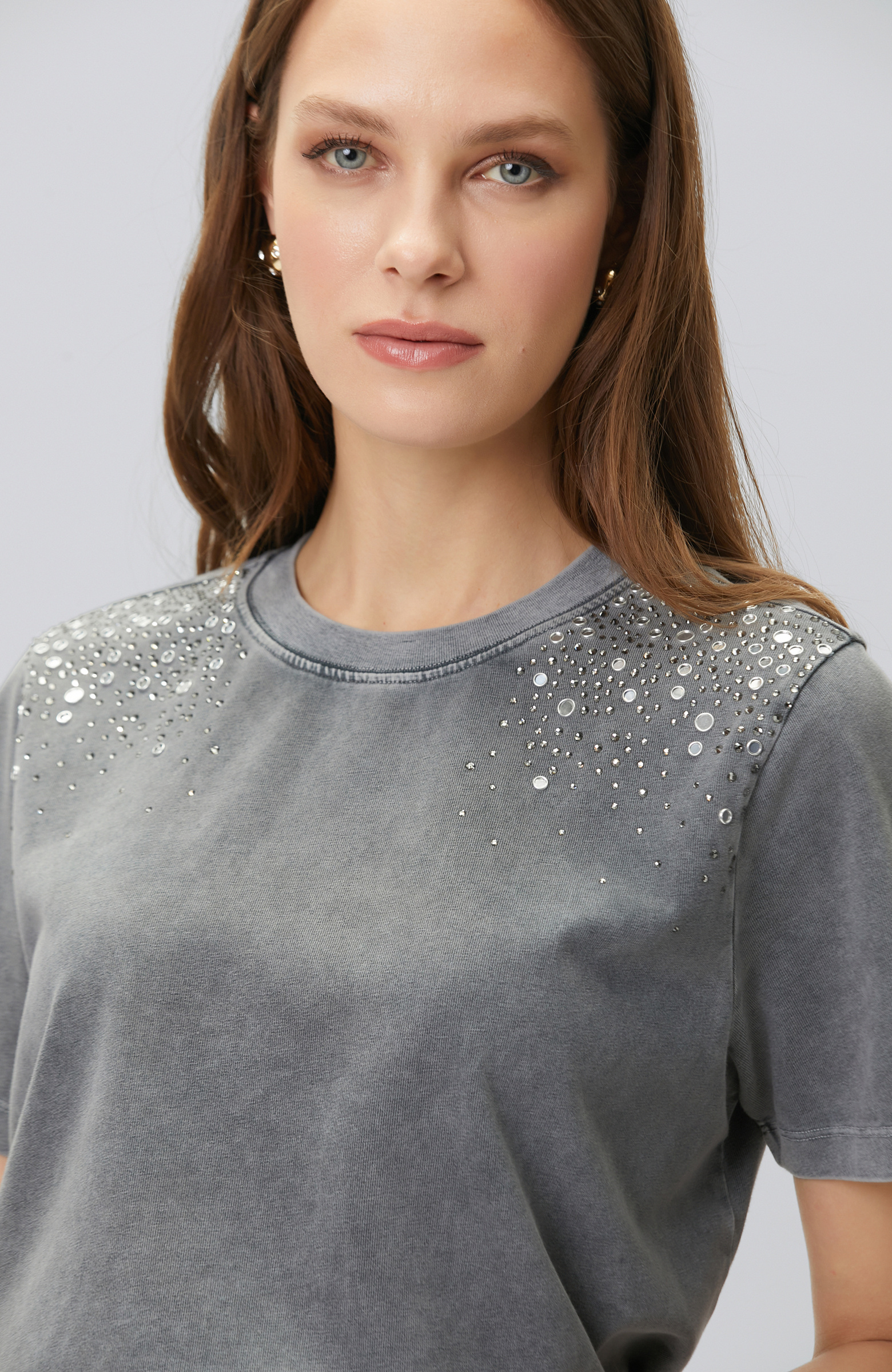 Antrasit Omuz Taş Baskılı T-shirt