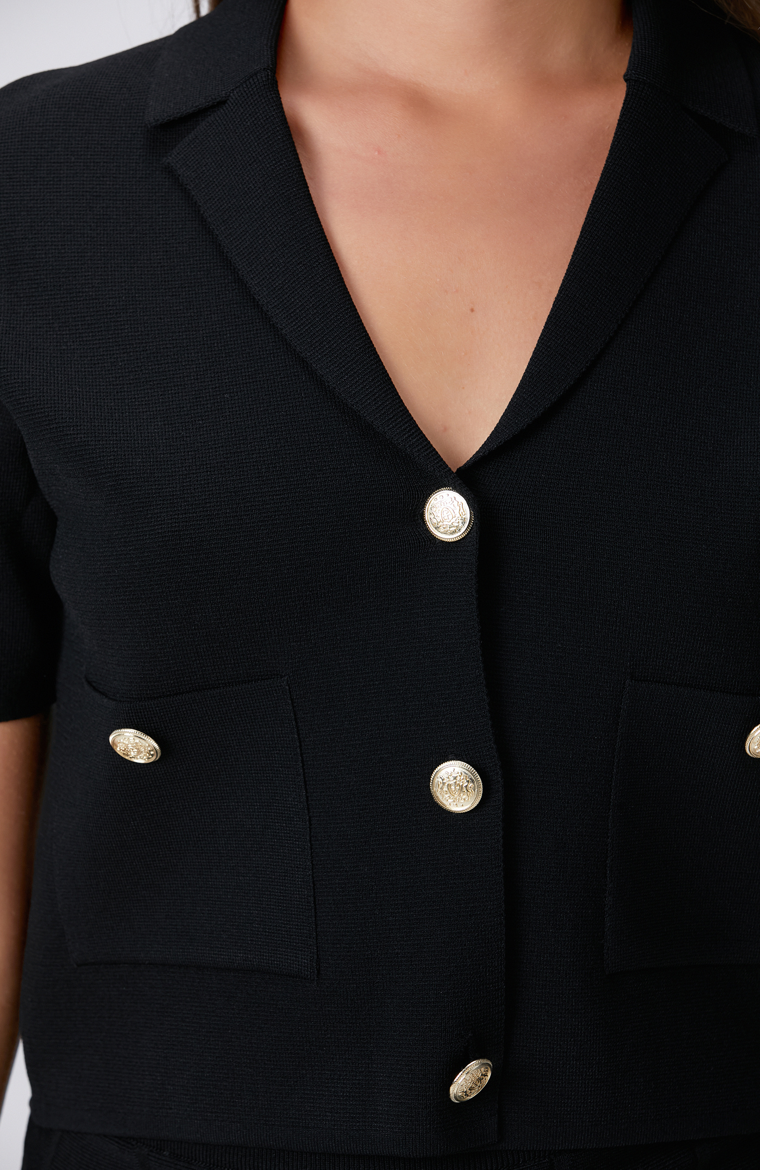 Siyah Metal Düğmeli Cepli Triko Ceket