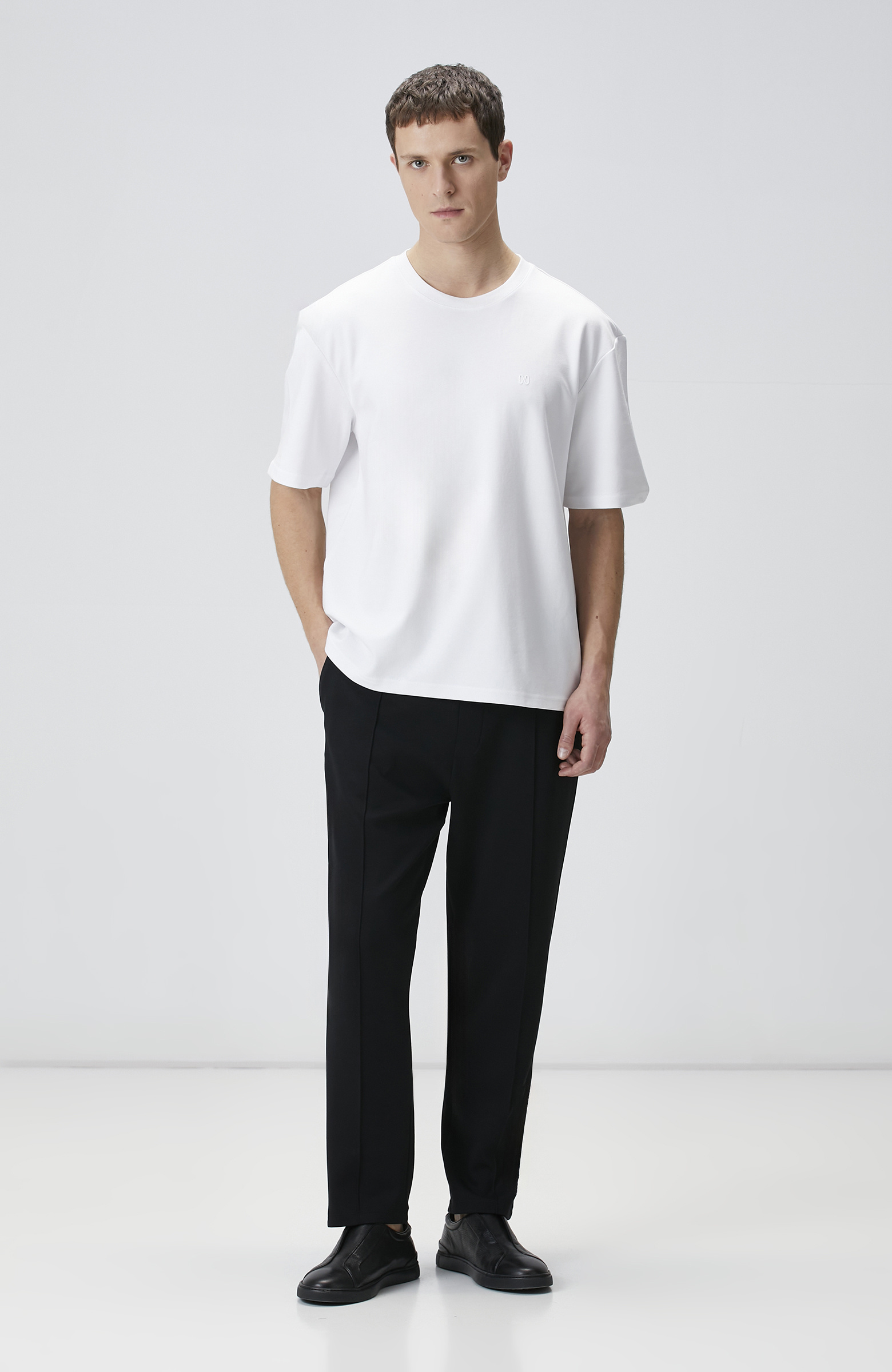 Comfort Fit Beyaz Bisiklet Yaka T-shirt