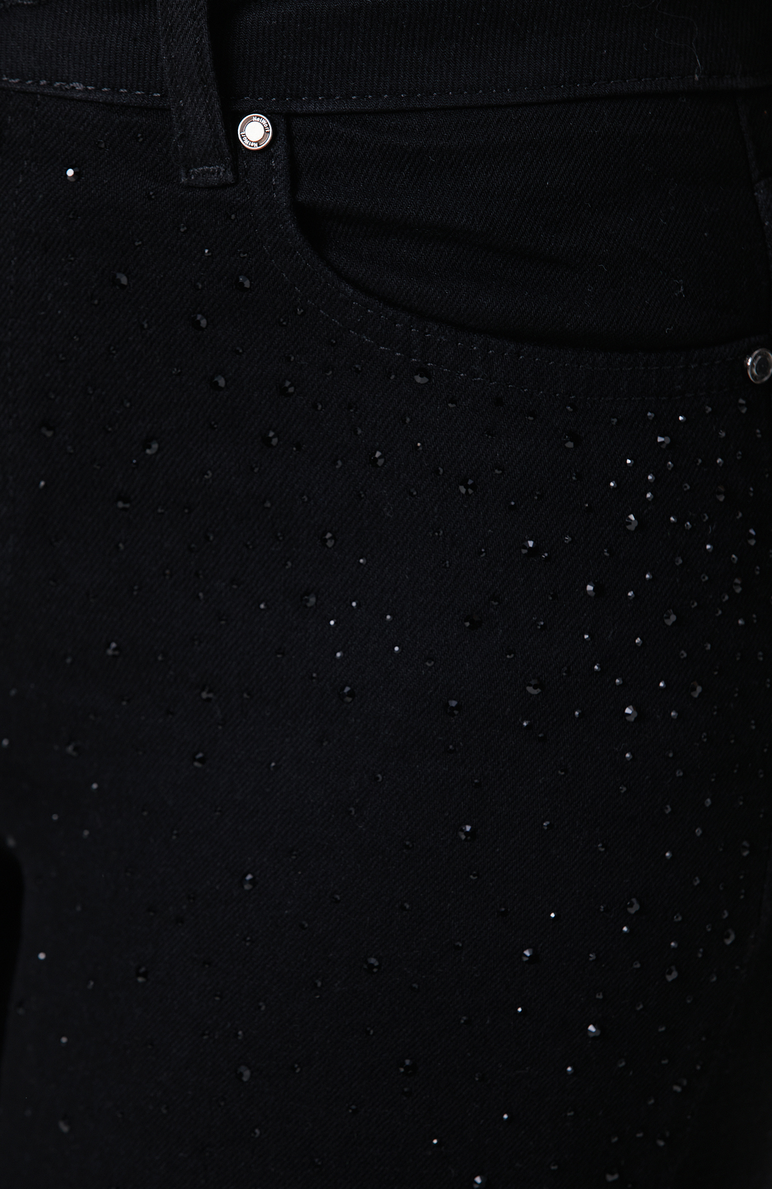 Siyah Kesik Paça Detaylı Taş Baskı Denim Pantolon