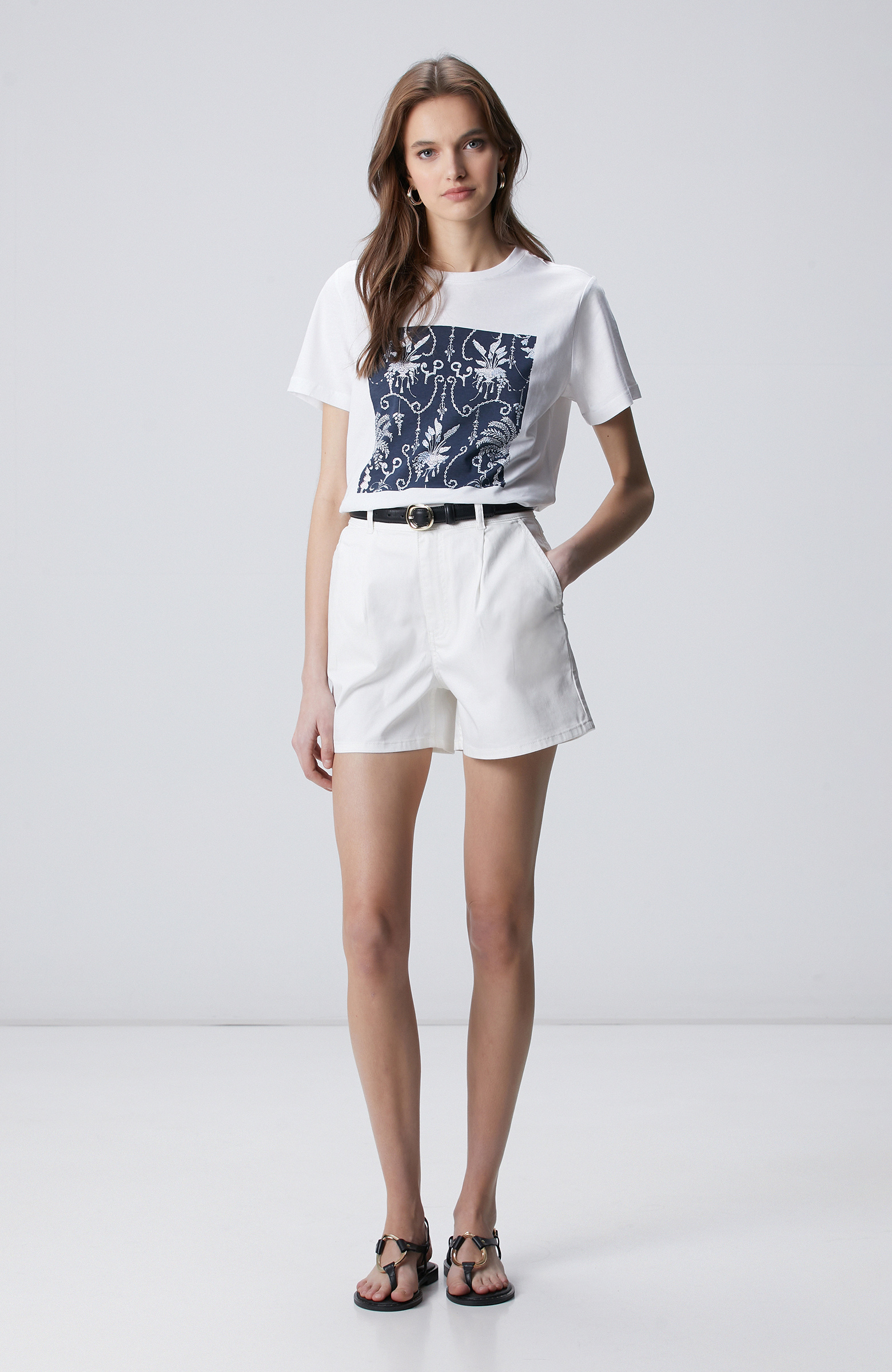 Kırık Beyaz Pile Detaylı Kısa Non Denim Şort