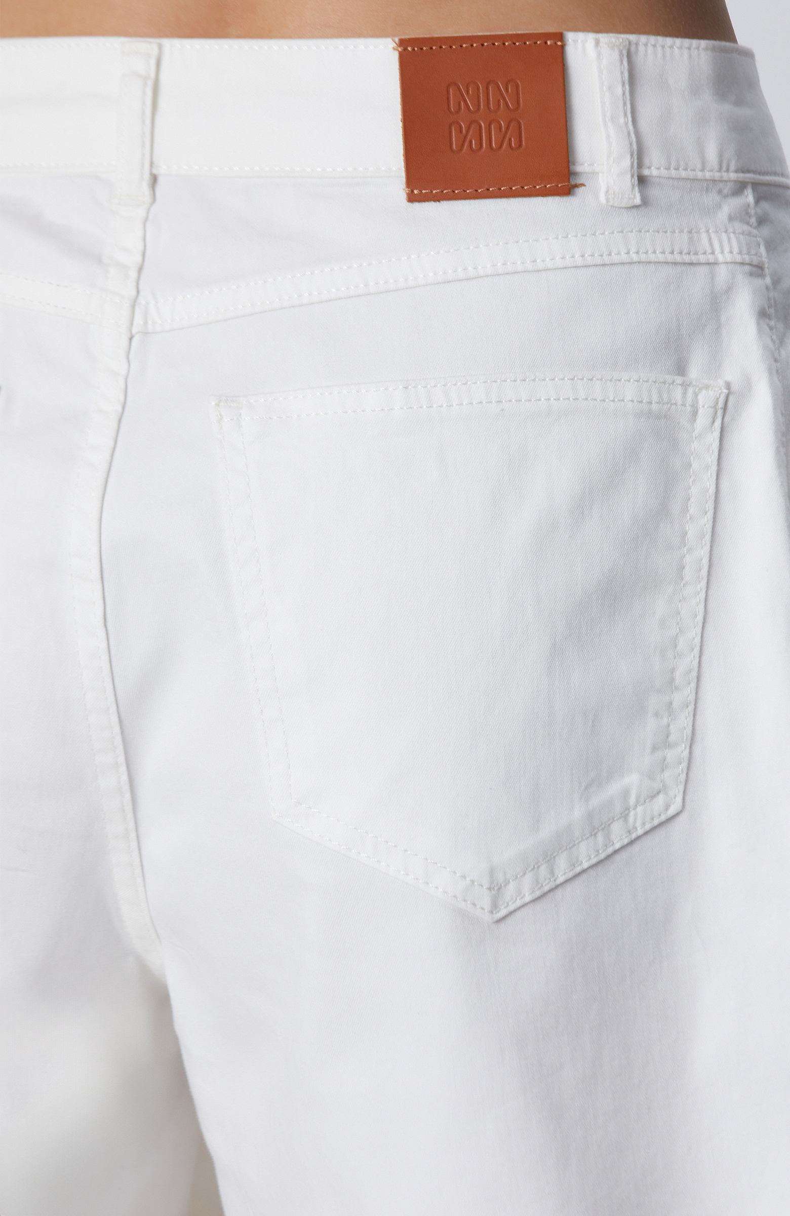 Kırık Beyaz Pile Detaylı Kısa Non Denim Şort