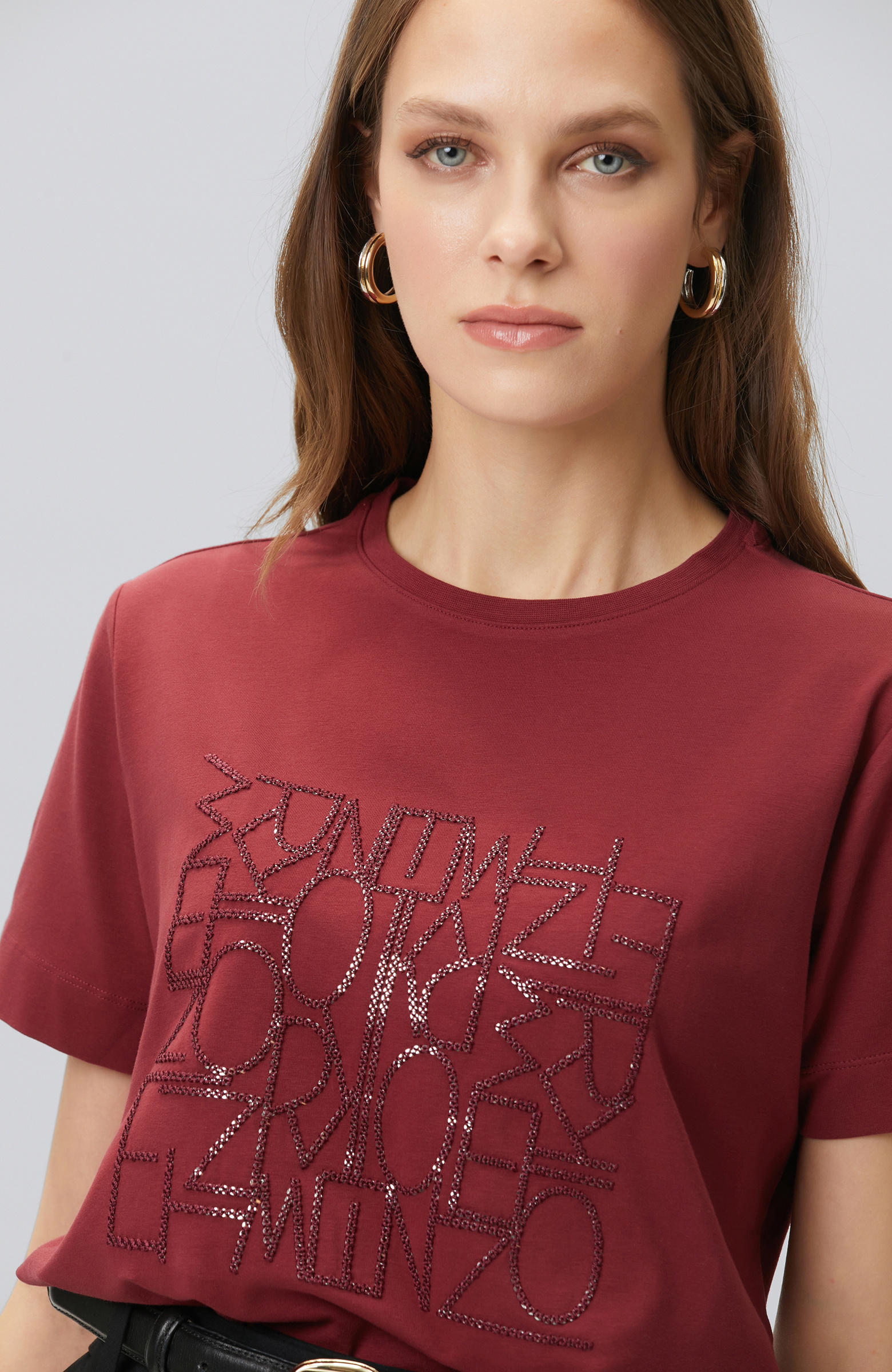 Vişne Nakış Detaylı T-shirt