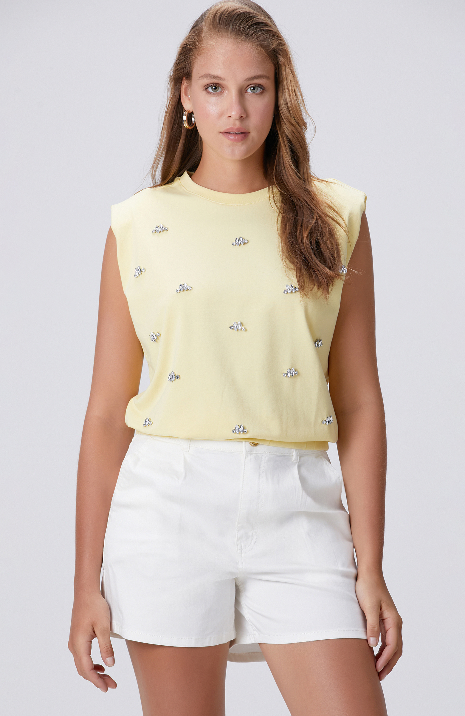 Sarı Bisiklet Yaka İri Taş Baskı Detaylı T-shirt