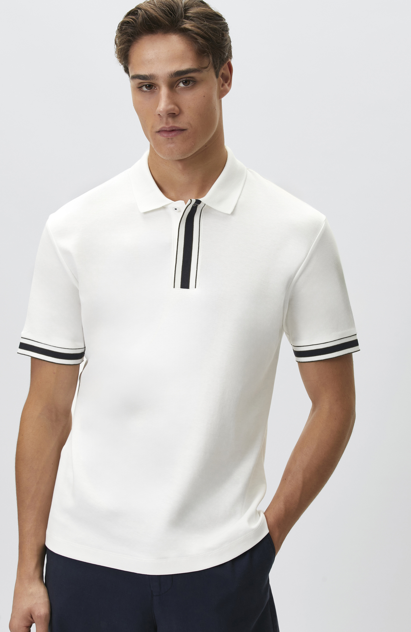 Beyaz Gizli Patlı Polo Yaka Garnili T-shirt