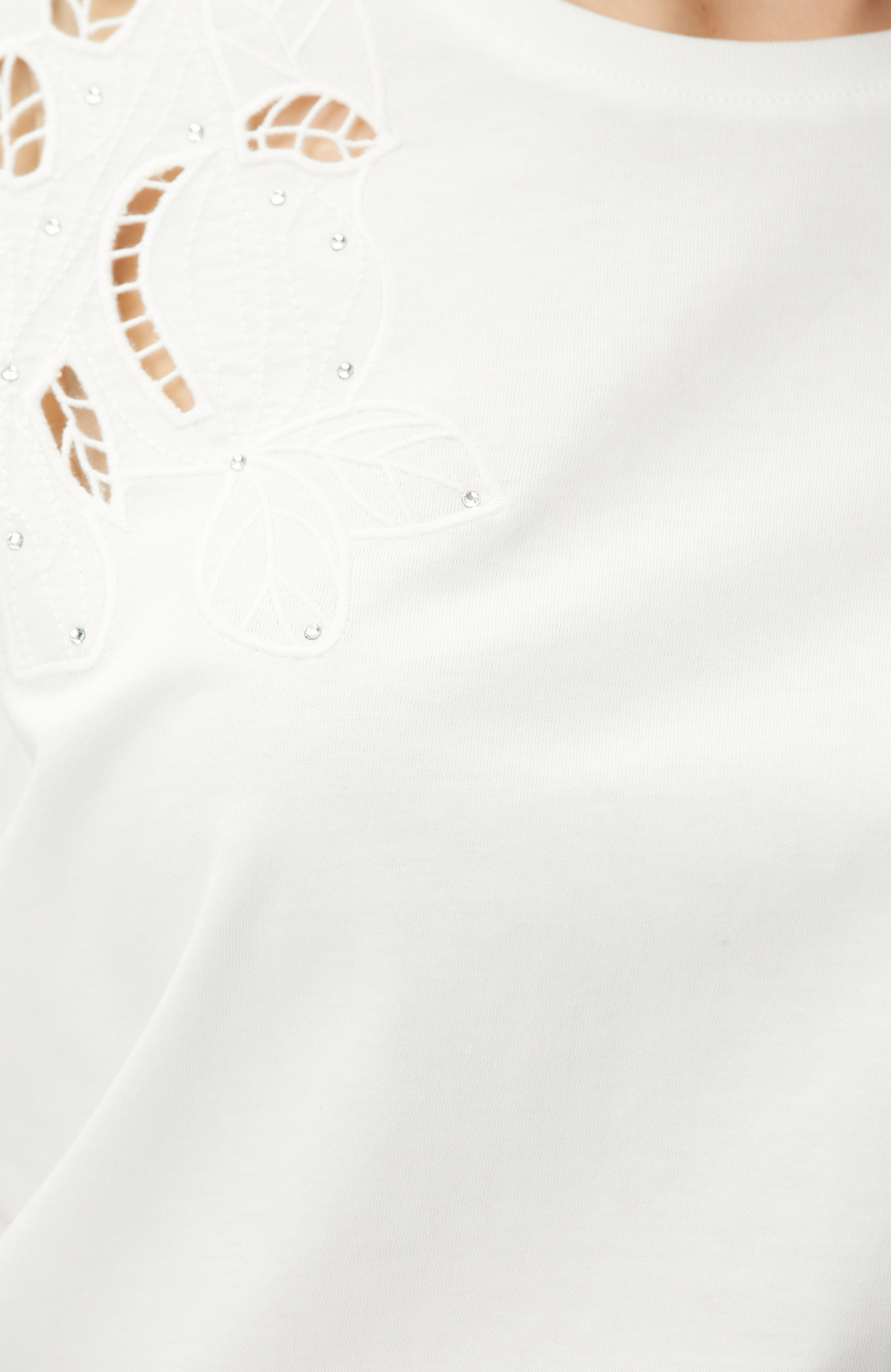 Kırık Beyaz Düşük Omuz Omzu Brode Detaylı T-shirt