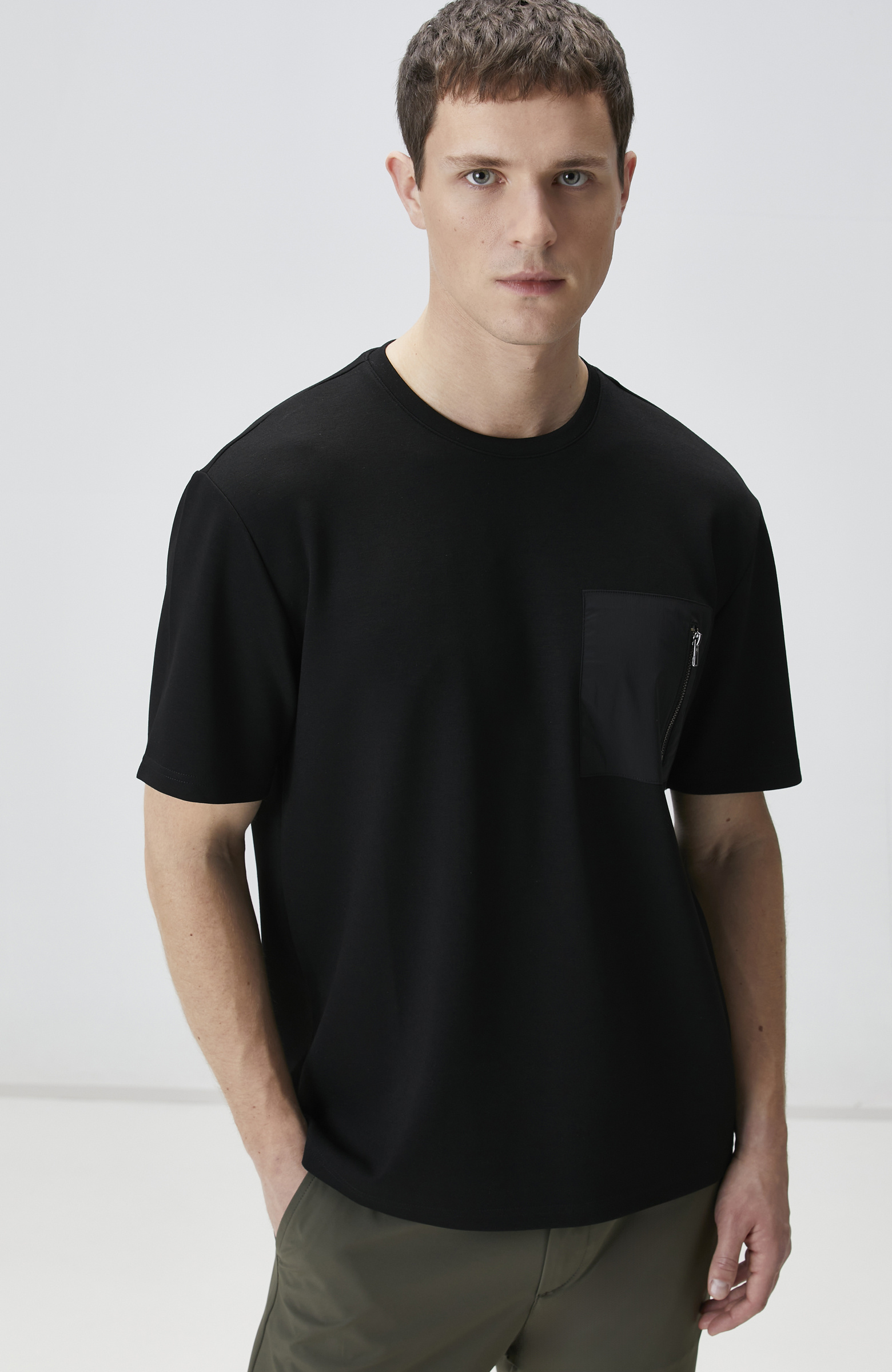 Comfort Fit Siyah Göğüs Cep Detaylı T-shirt