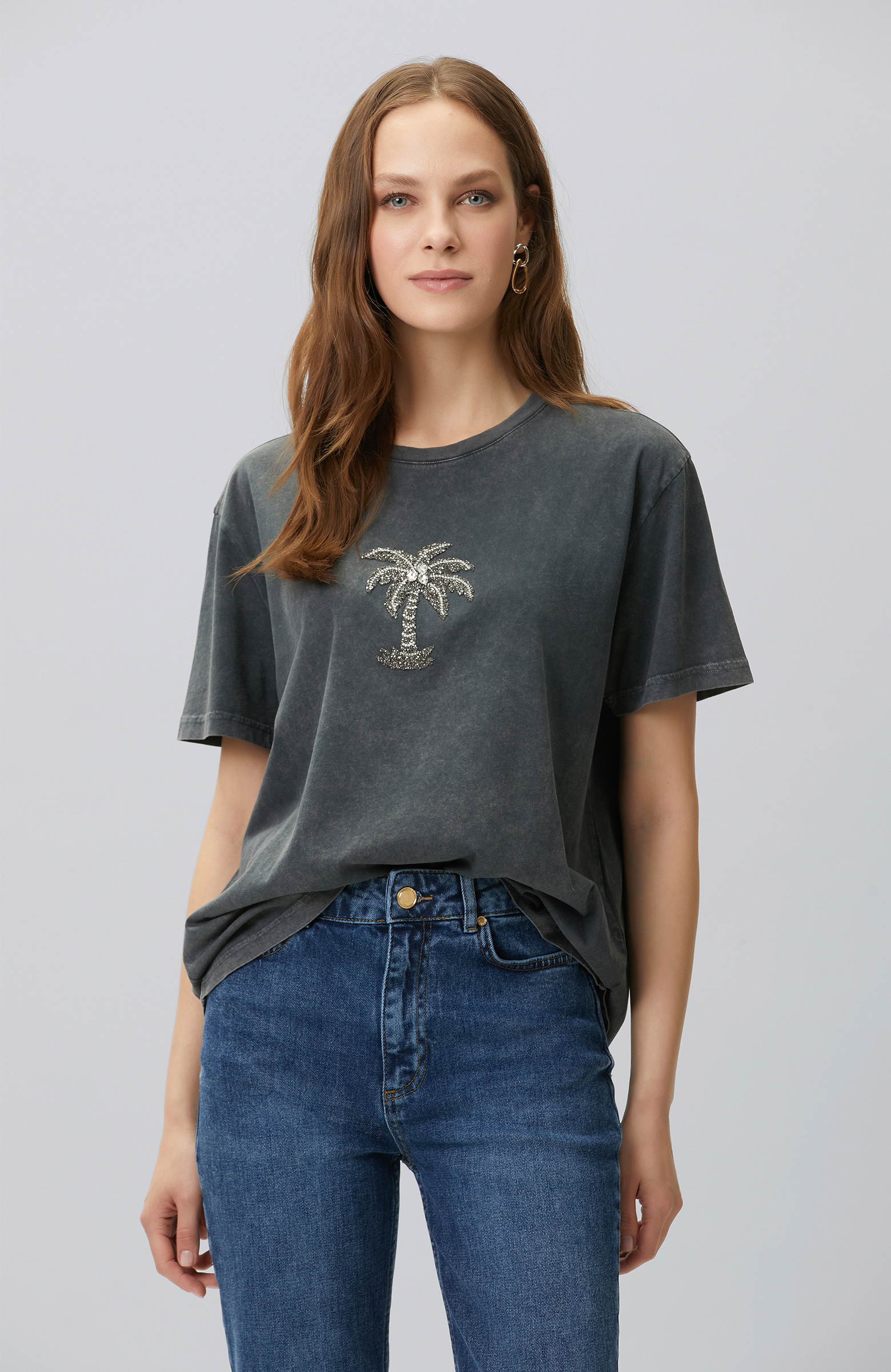 Anthracite Stone Palm Figure Piece Paint T-shirt