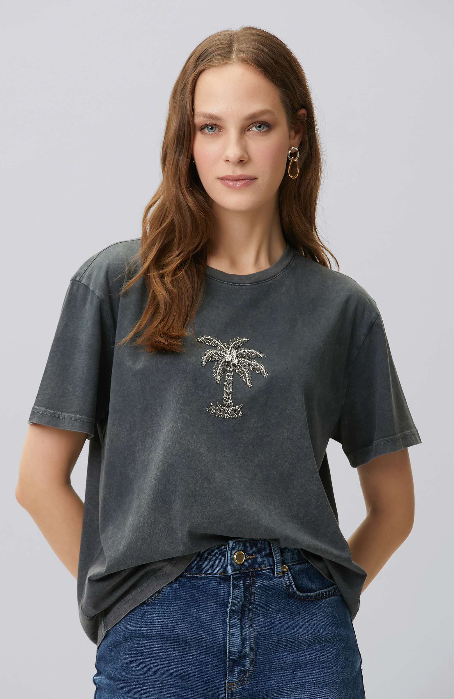 Anthracite Stone Palm Figure Piece Paint T-shirt