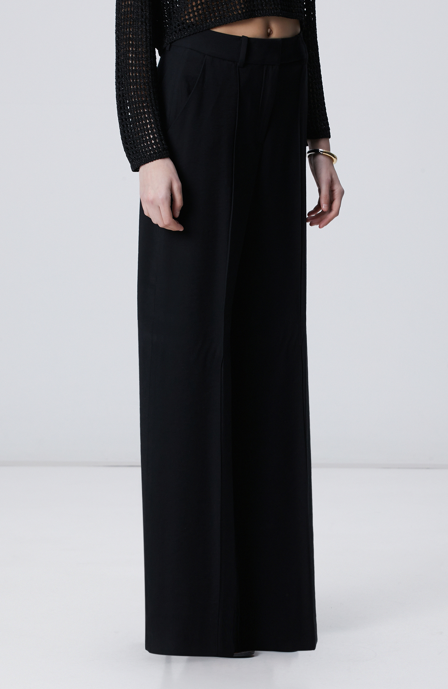 Siyah Nervür Detaylı Geniş Paça Pantolon