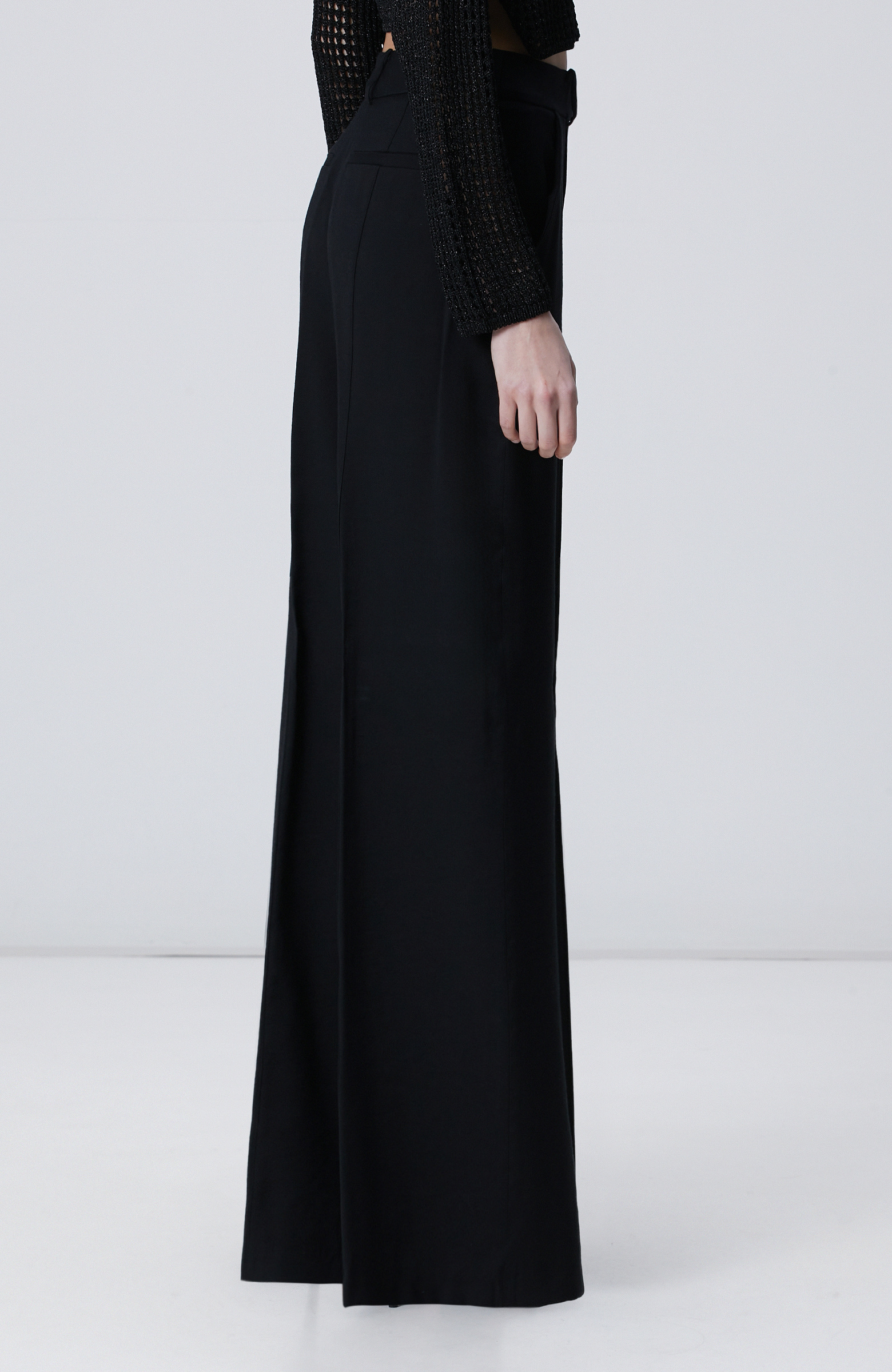 Siyah Nervür Detaylı Geniş Paça Pantolon