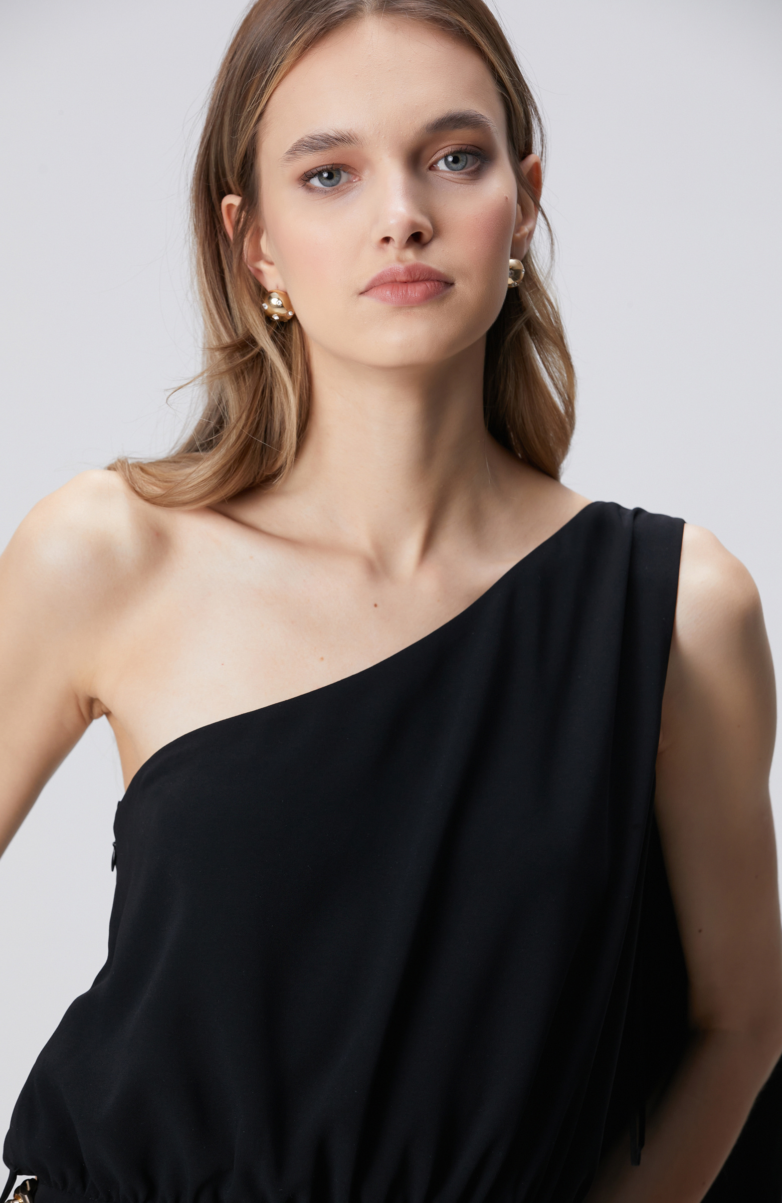 Siyah Kemer Aksesuarlı Abiye Elbise