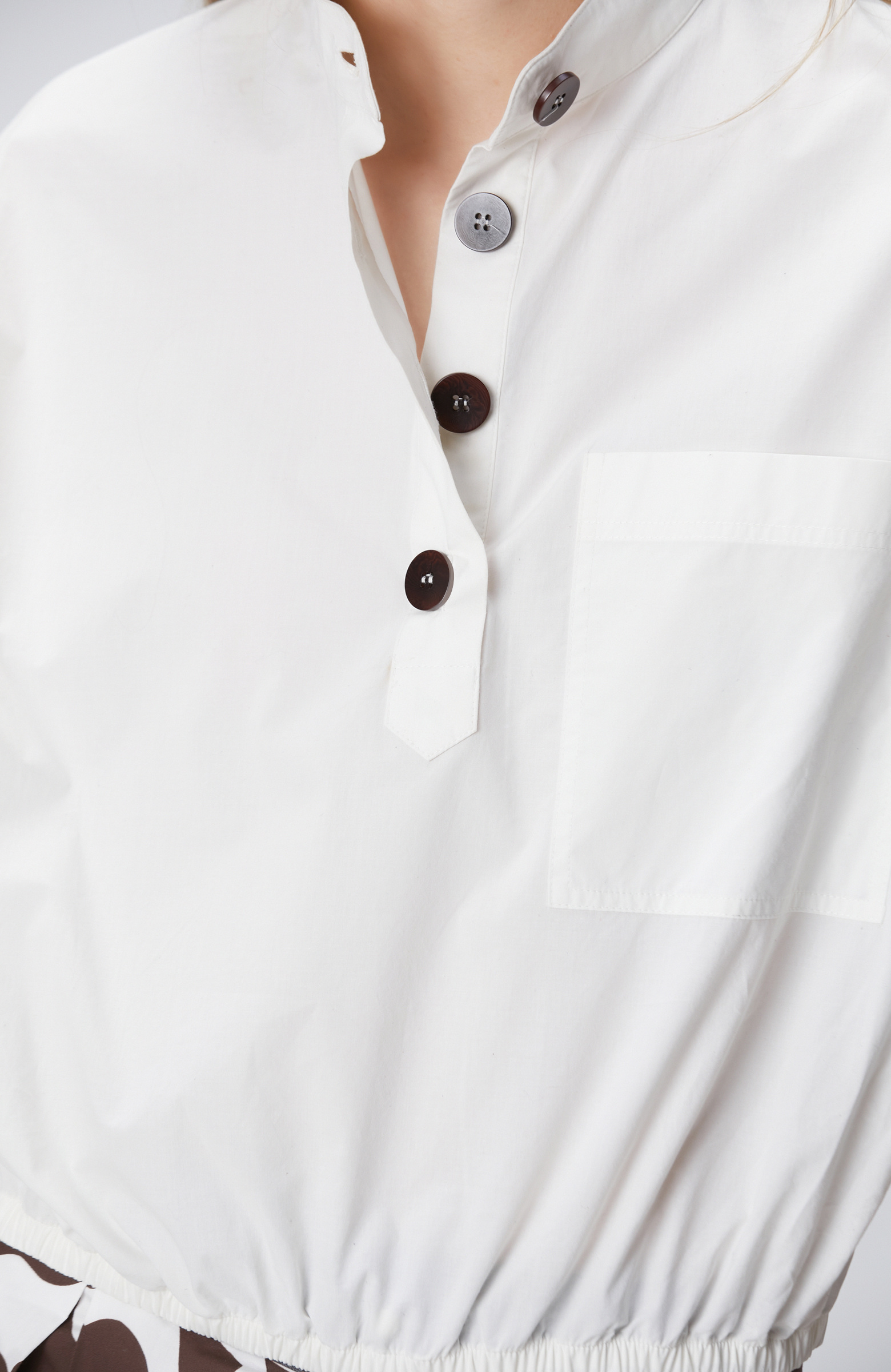 Kırık Beyaz Dik Yaka Bluz