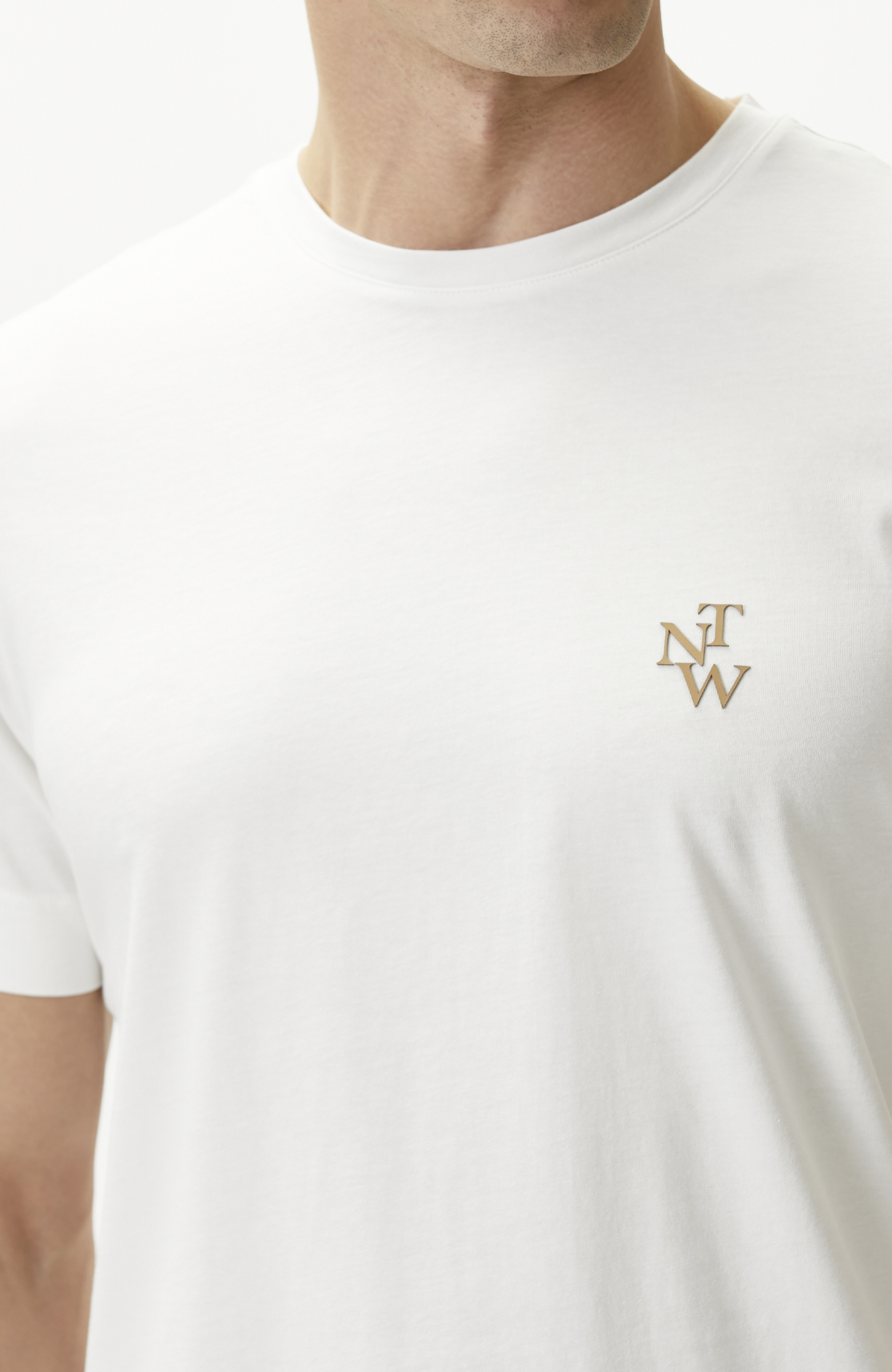 Kırık Beyaz Göğüs Baskı Detaylı T-shirt