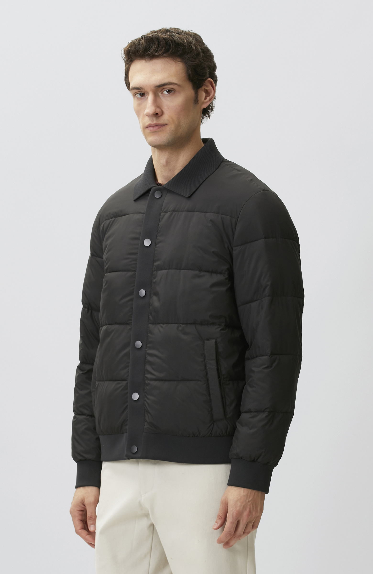 Siyah Polo Yaka Çıtçıtlı Mont