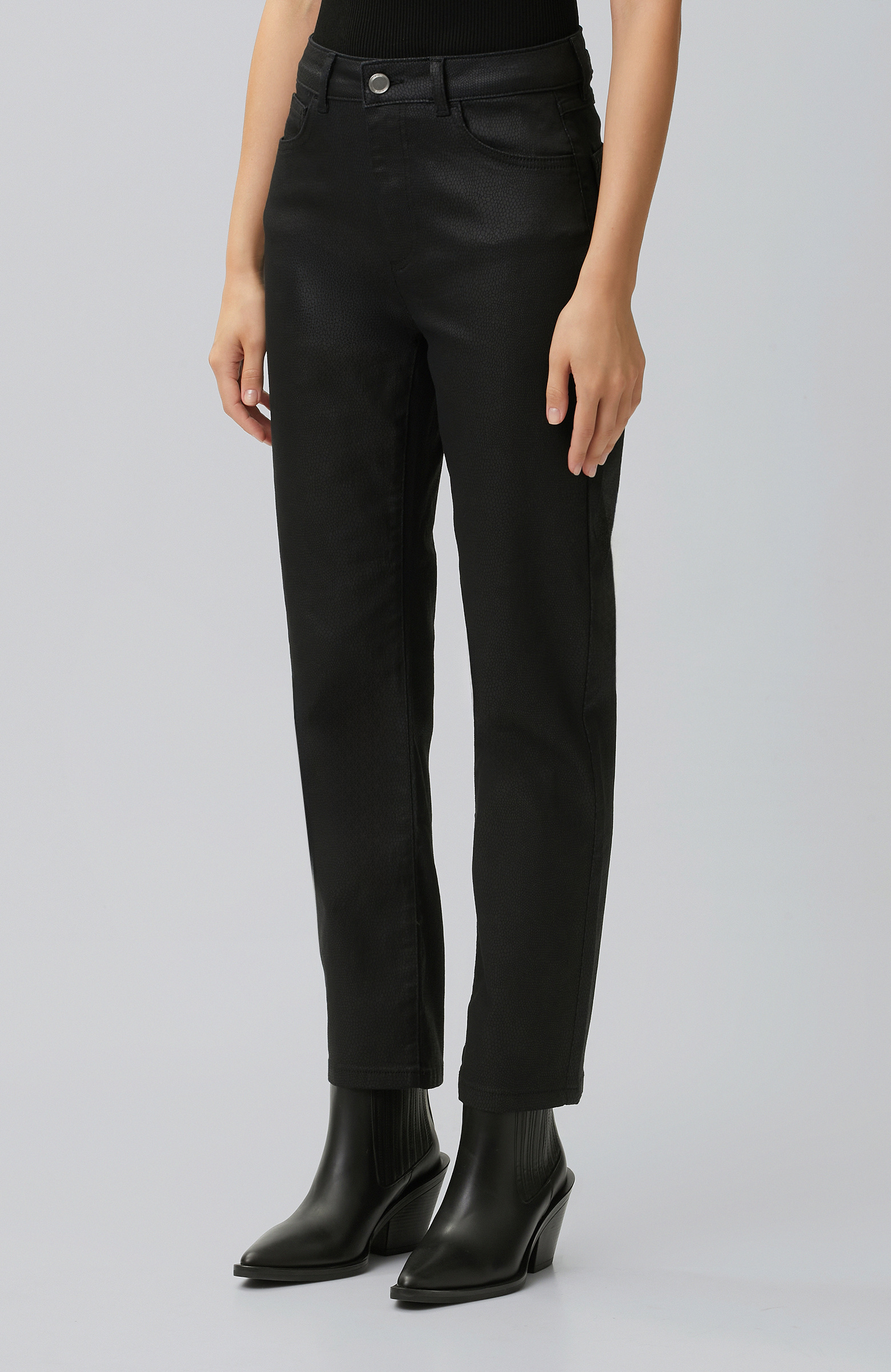 Siyah Kaplamalı Casual Pantolon