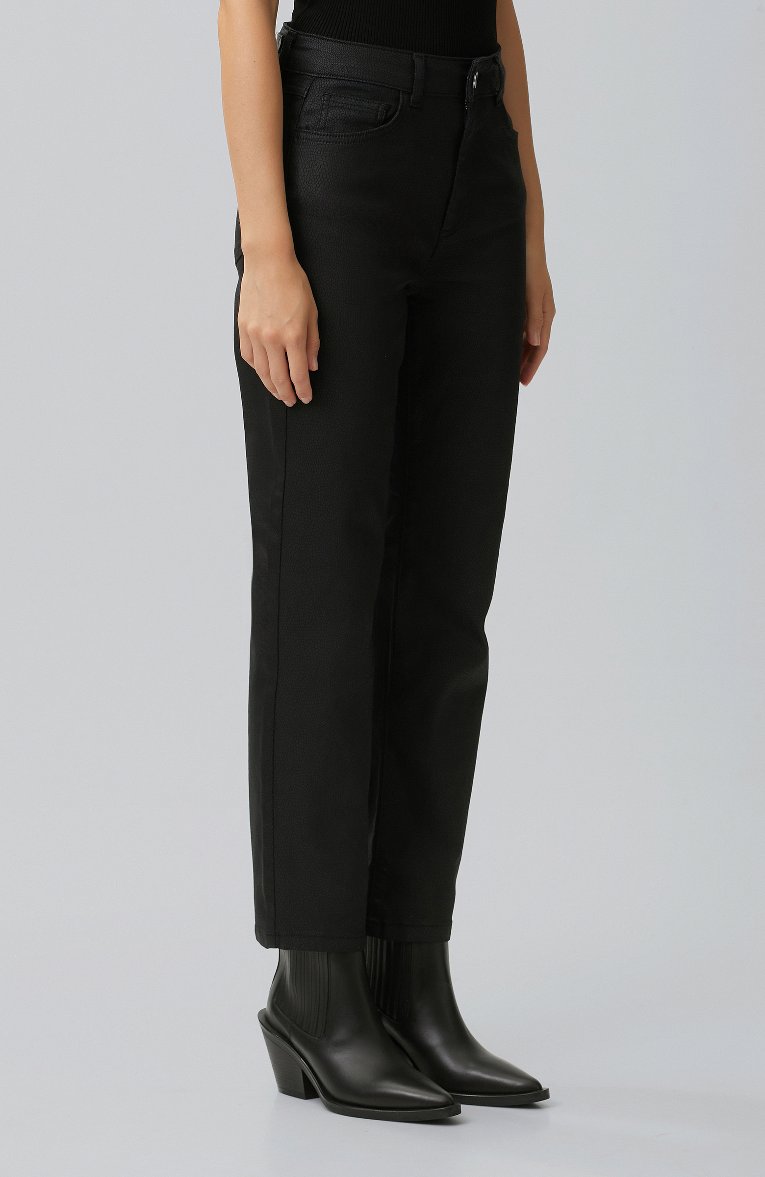 Siyah Kaplamalı Casual Pantolon