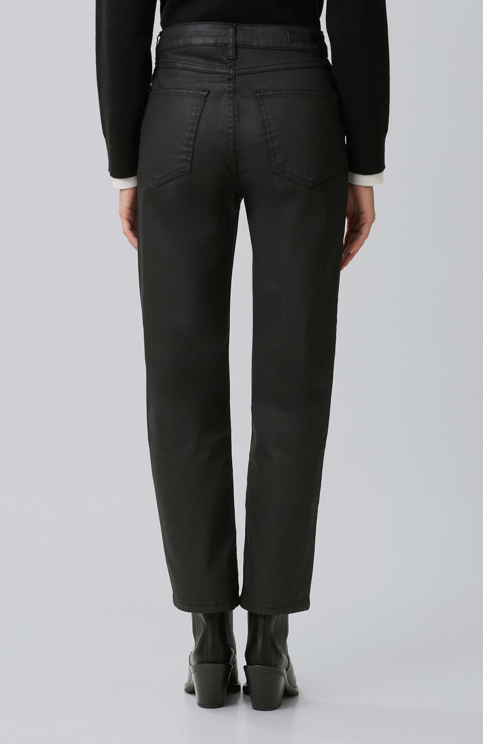 Siyah Kaplamalı Straight Kalıp Denim Pantolon