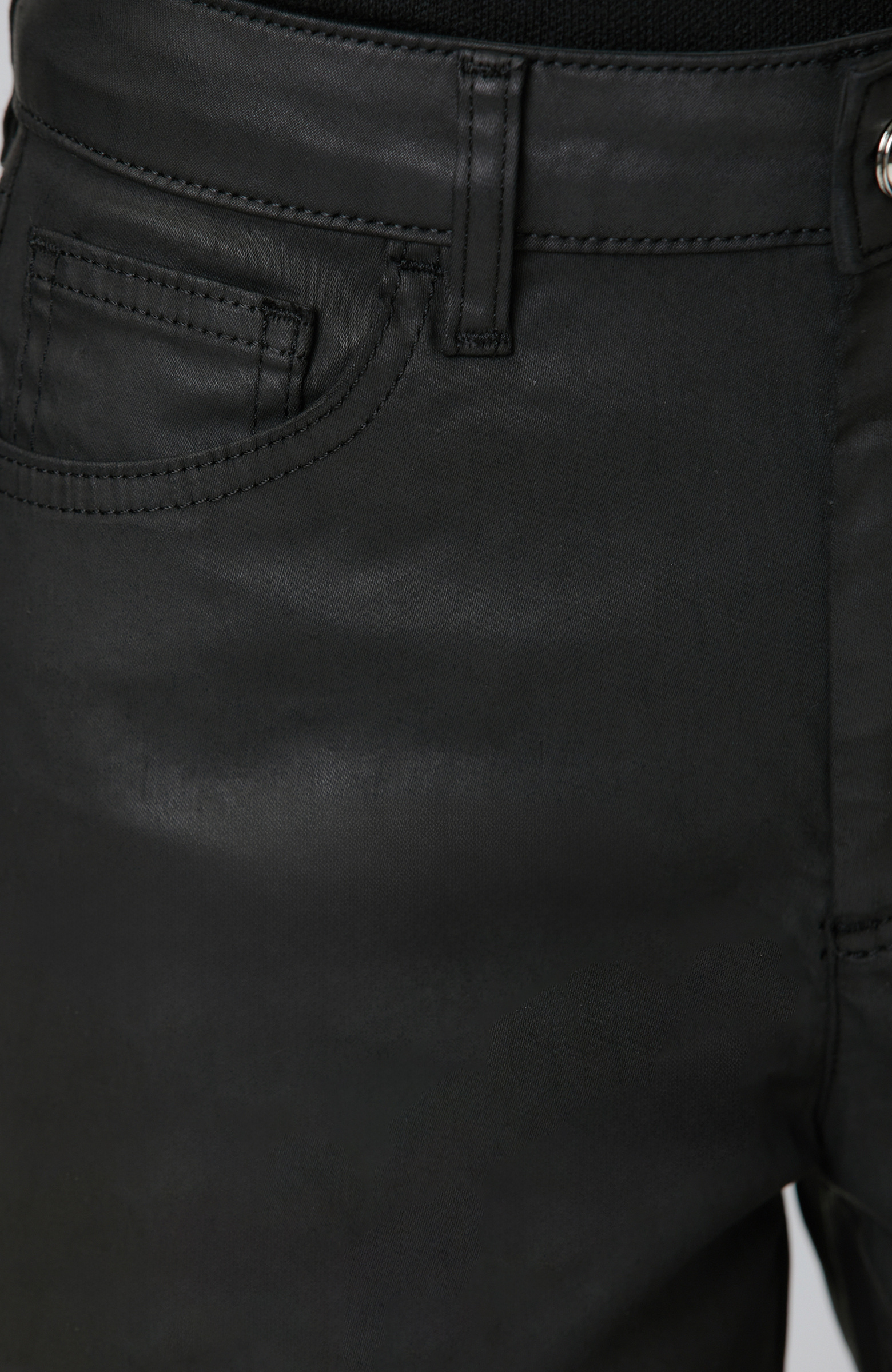 Siyah Kaplamalı Straight Kalıp Denim Pantolon
