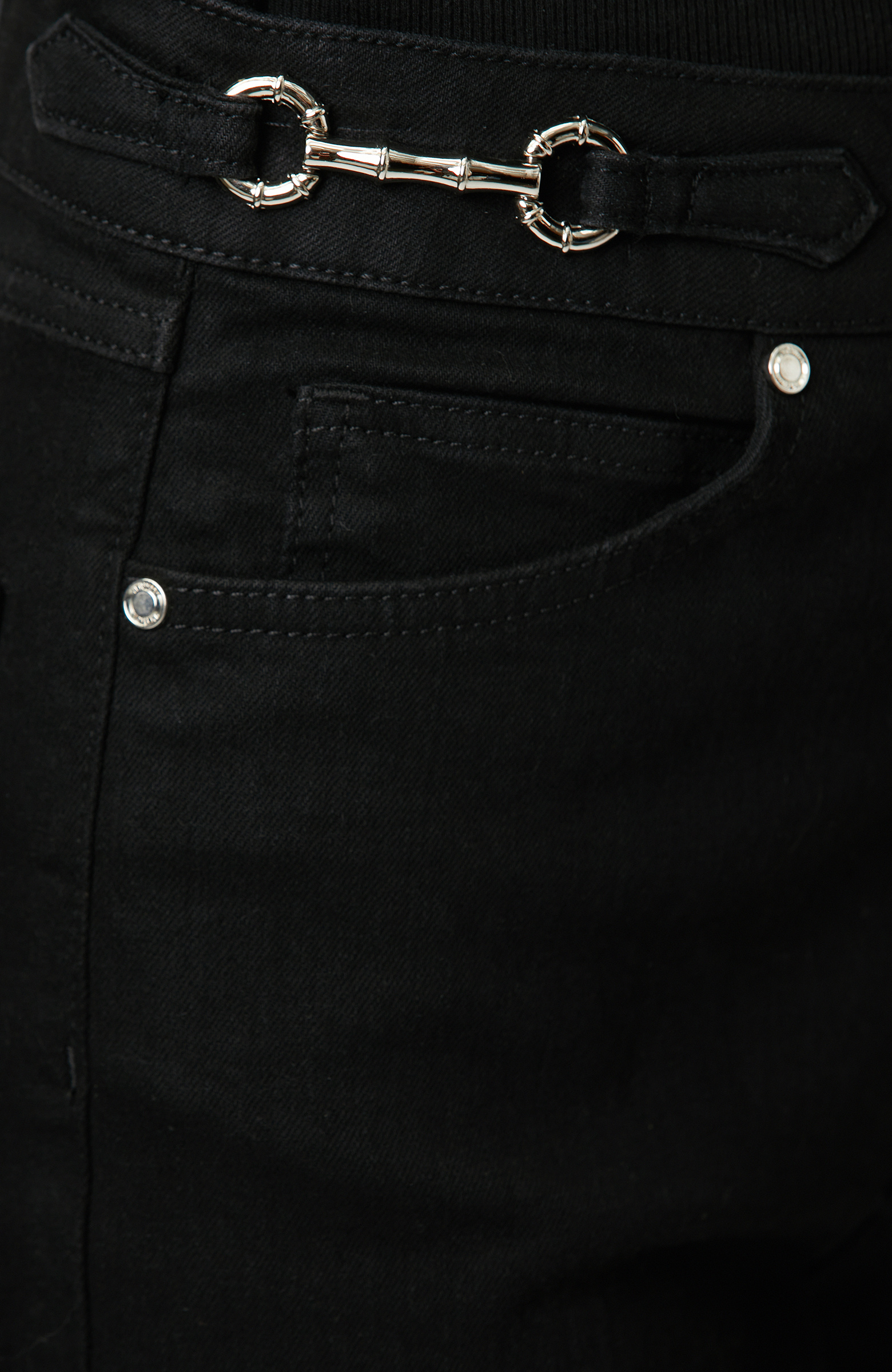 Siyah Aksesuarlı Flare Denim Pantolon