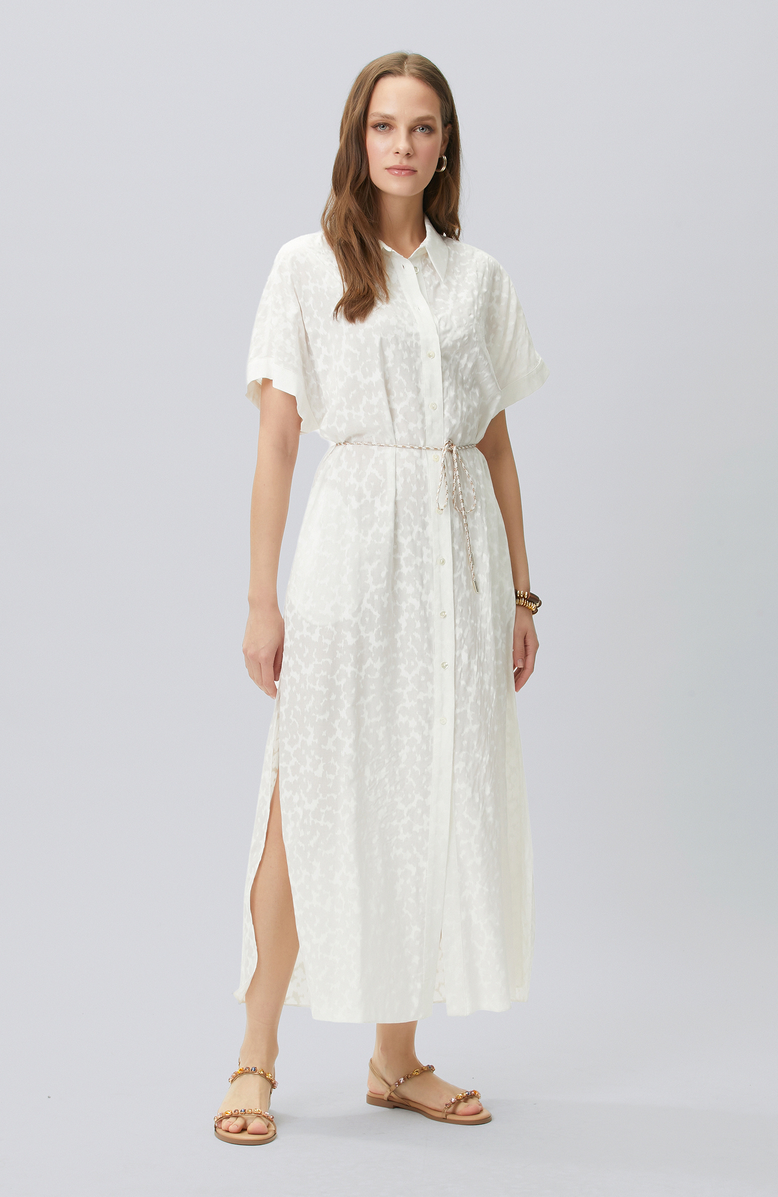 Kırık Beyaz Desen Detaylı Kaftan