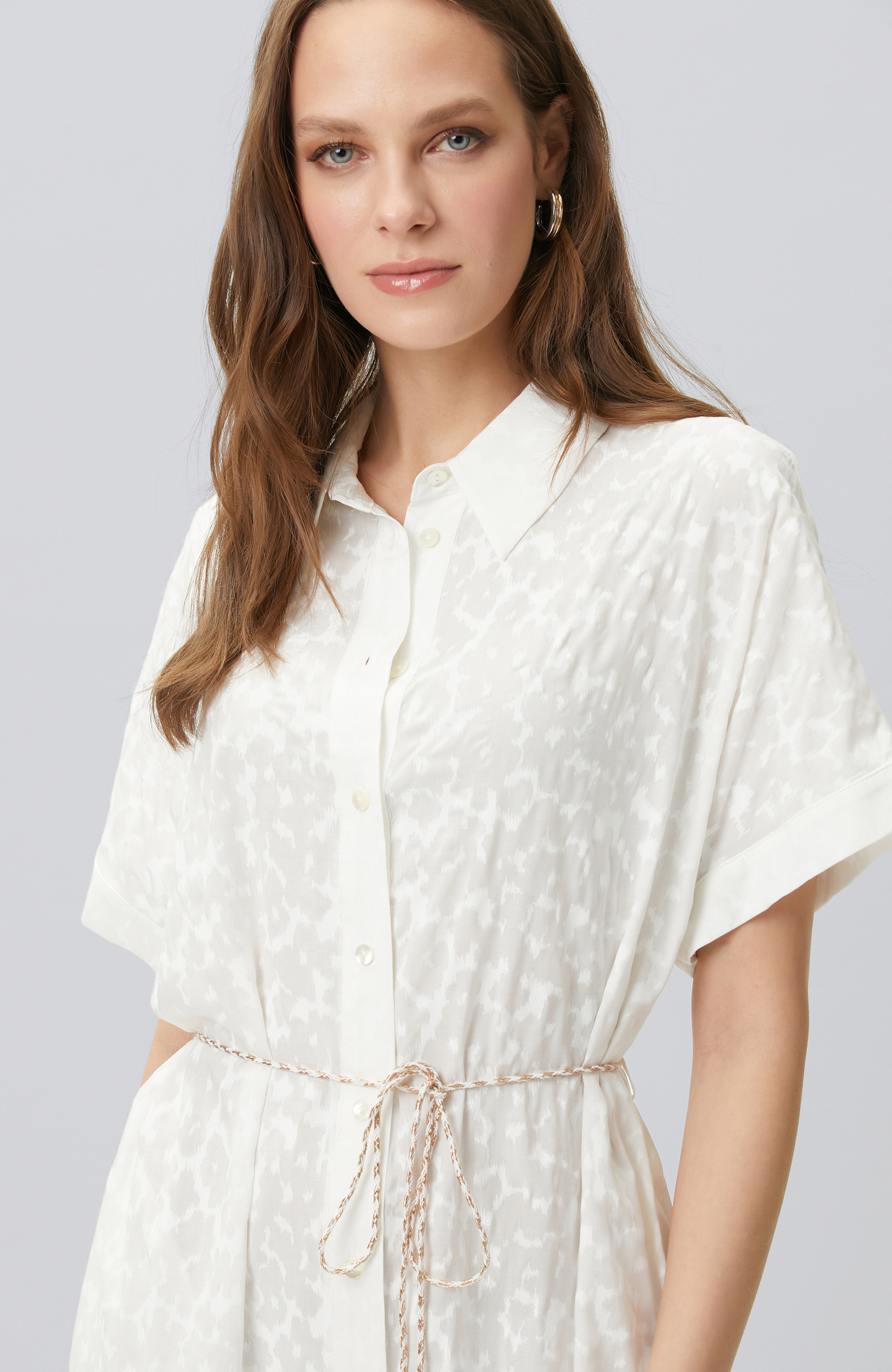 Kırık Beyaz Desen Detaylı Kaftan