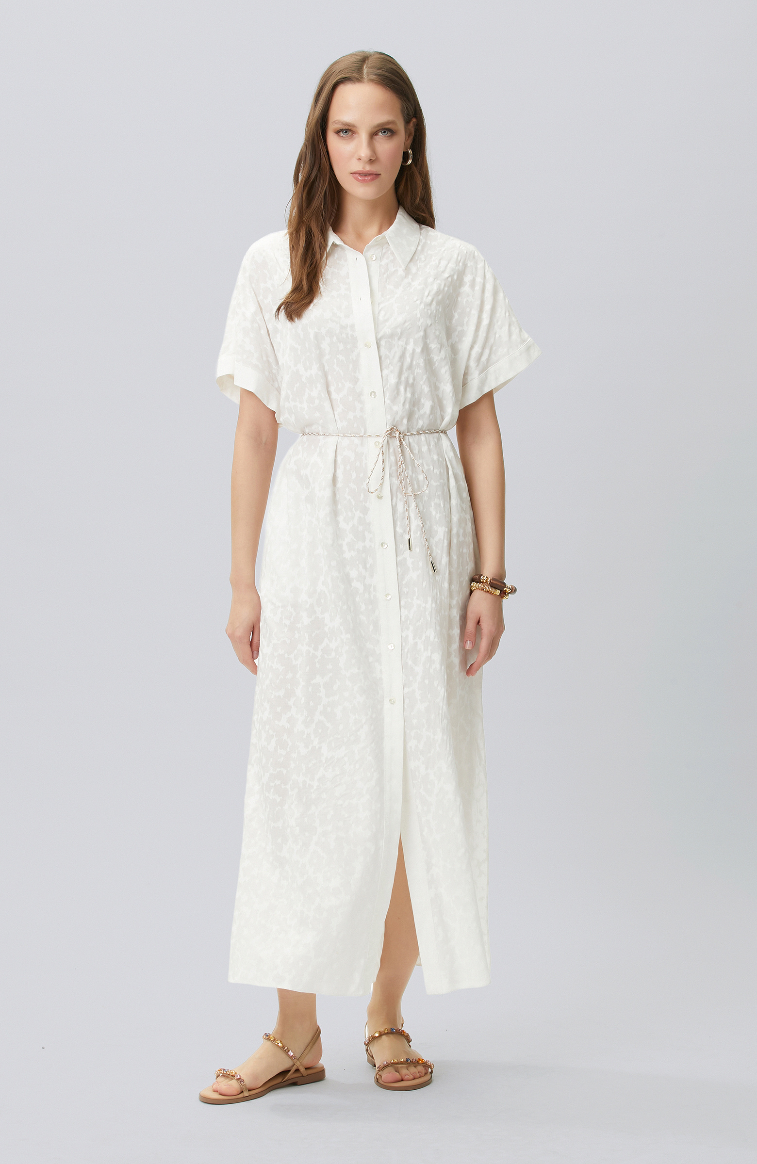 Kırık Beyaz Desen Detaylı Kaftan