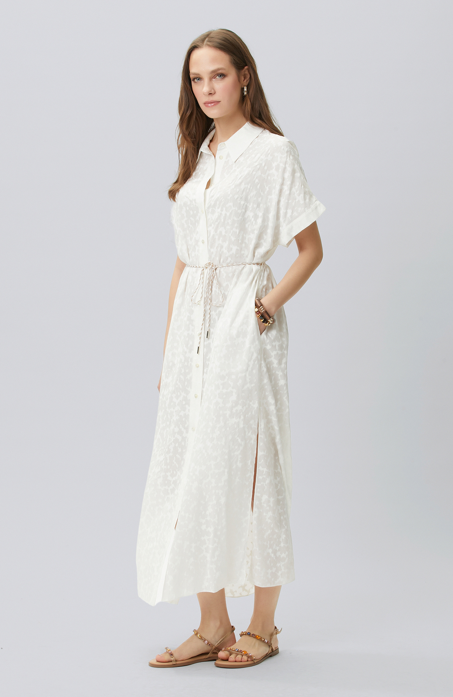 Kırık Beyaz Desen Detaylı Kaftan