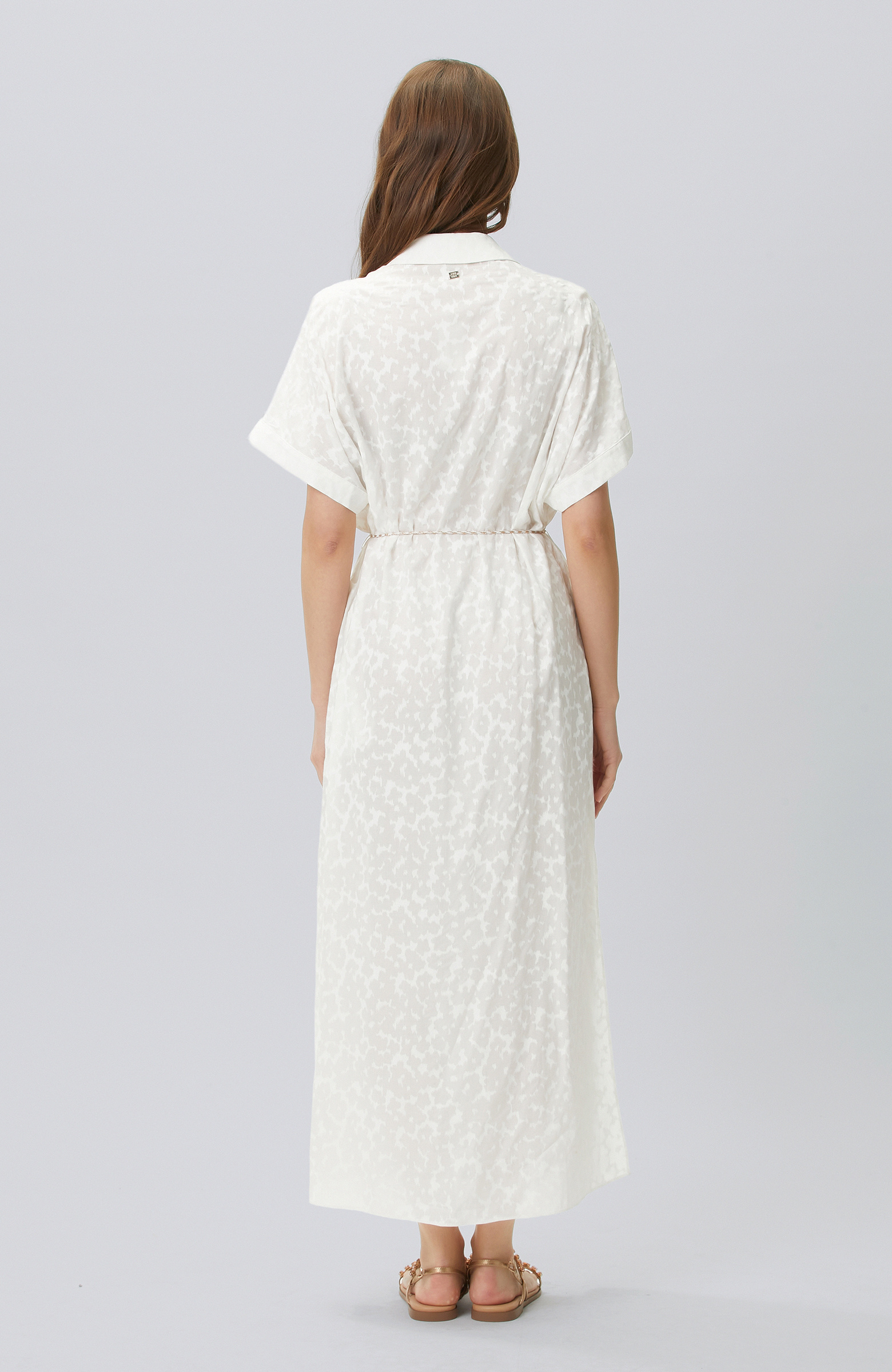 Kırık Beyaz Desen Detaylı Kaftan