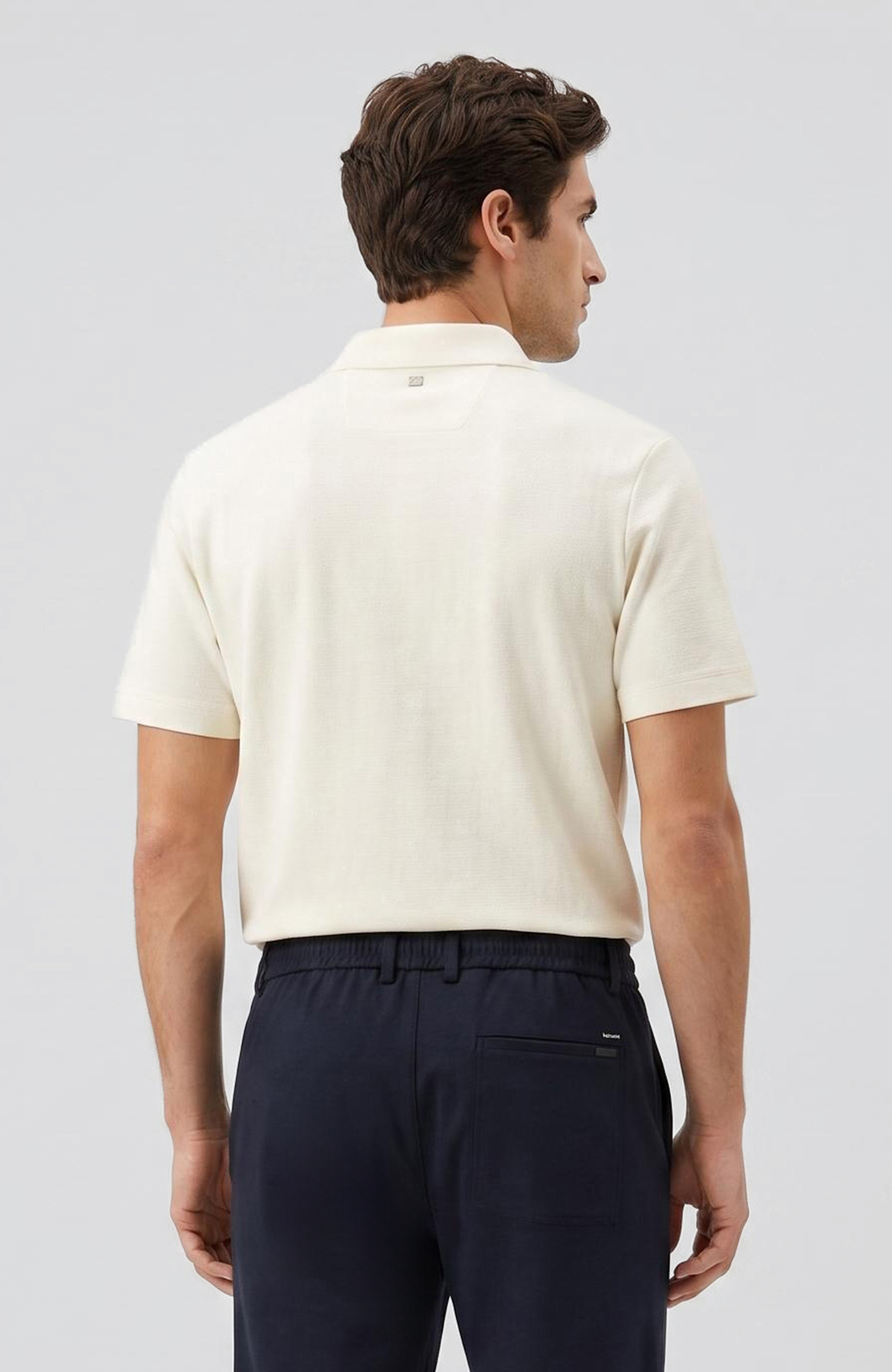 Kırık Beyaz Jakarlı Polo Yaka T-shirt
