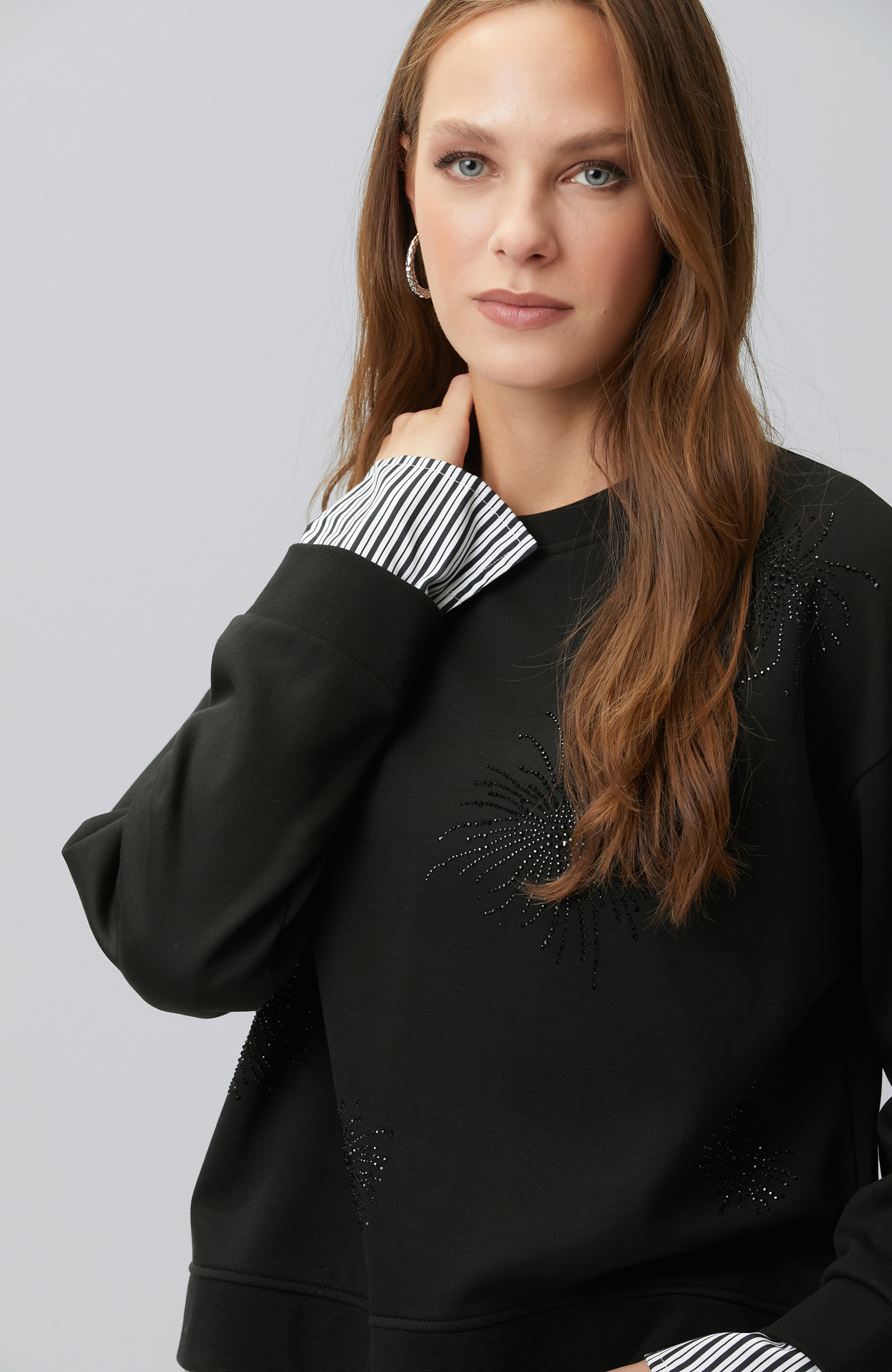 Siyah Taş Detaylı Dokuma Garnili Sweatshirt