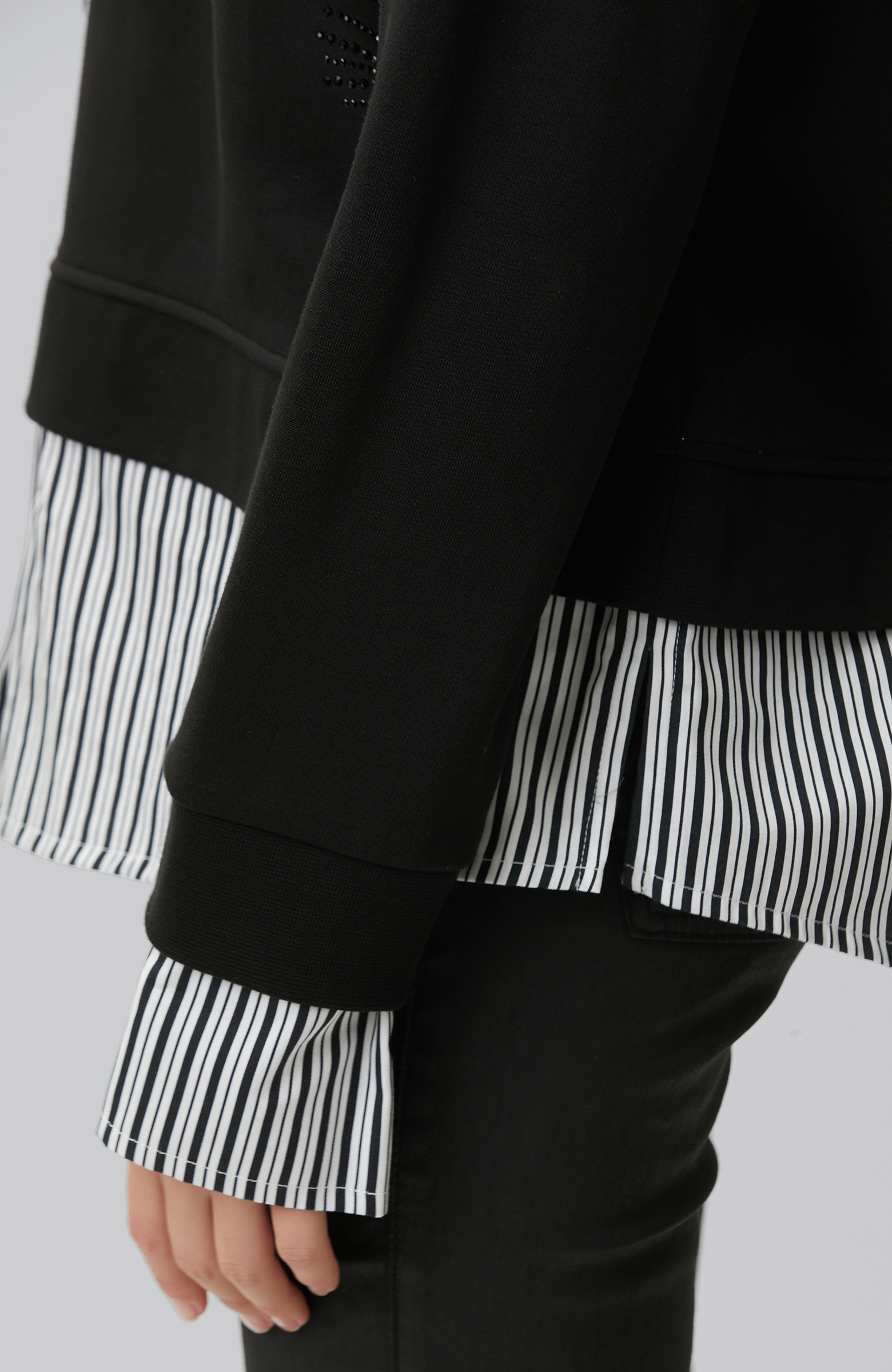 Siyah Taş Detaylı Dokuma Garnili Sweatshirt