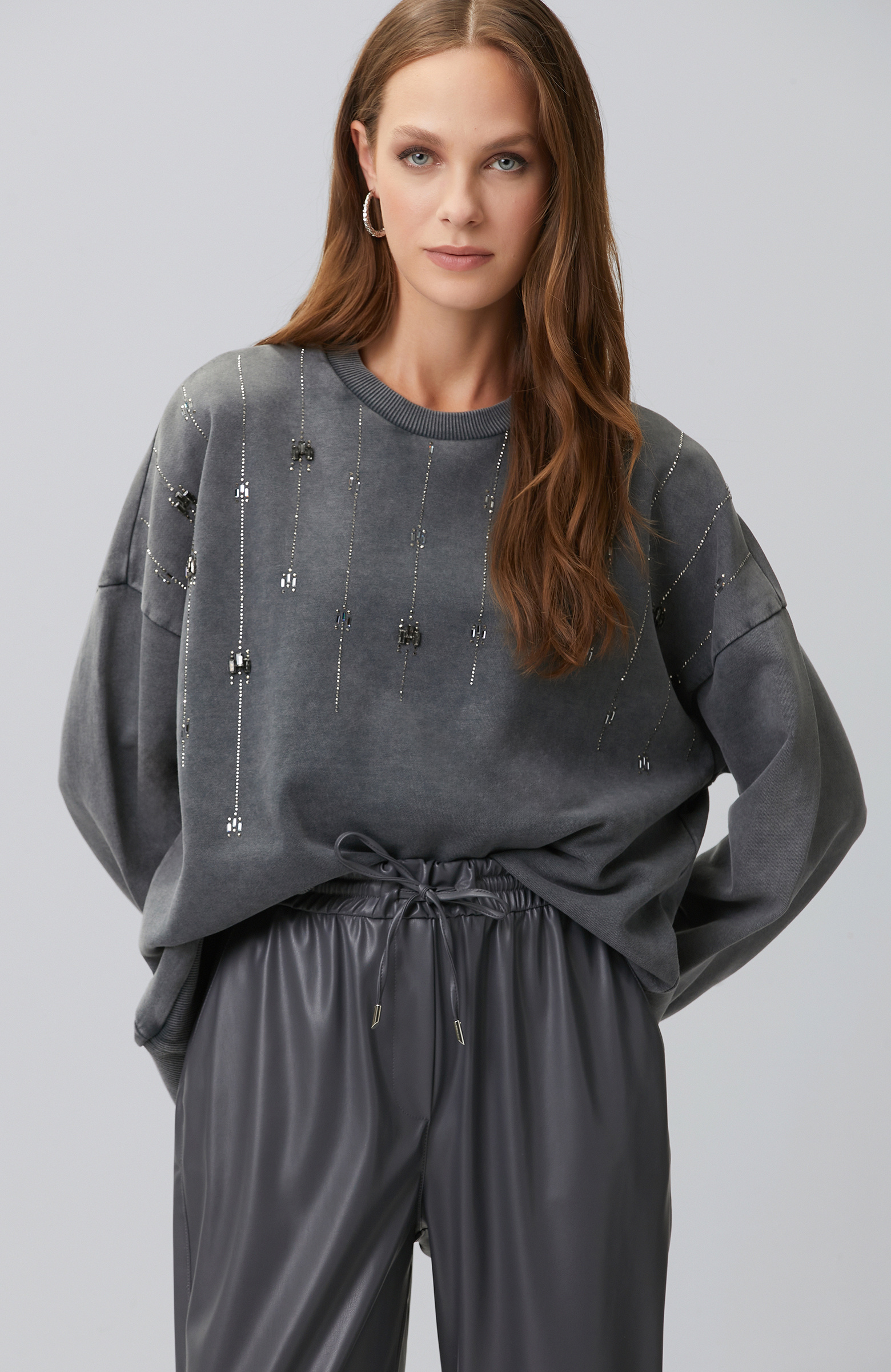 Antrasit Taş Detaylı Yıkamalı Sweatshirt