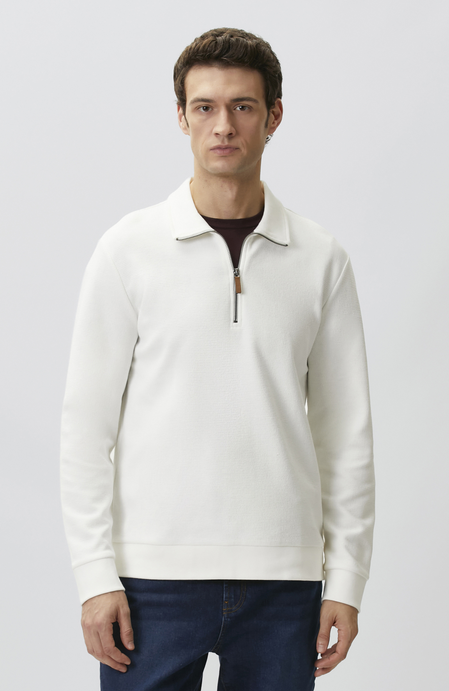 Kırık Beyaz Polo Yaka Fermuarlı Sweatshirt