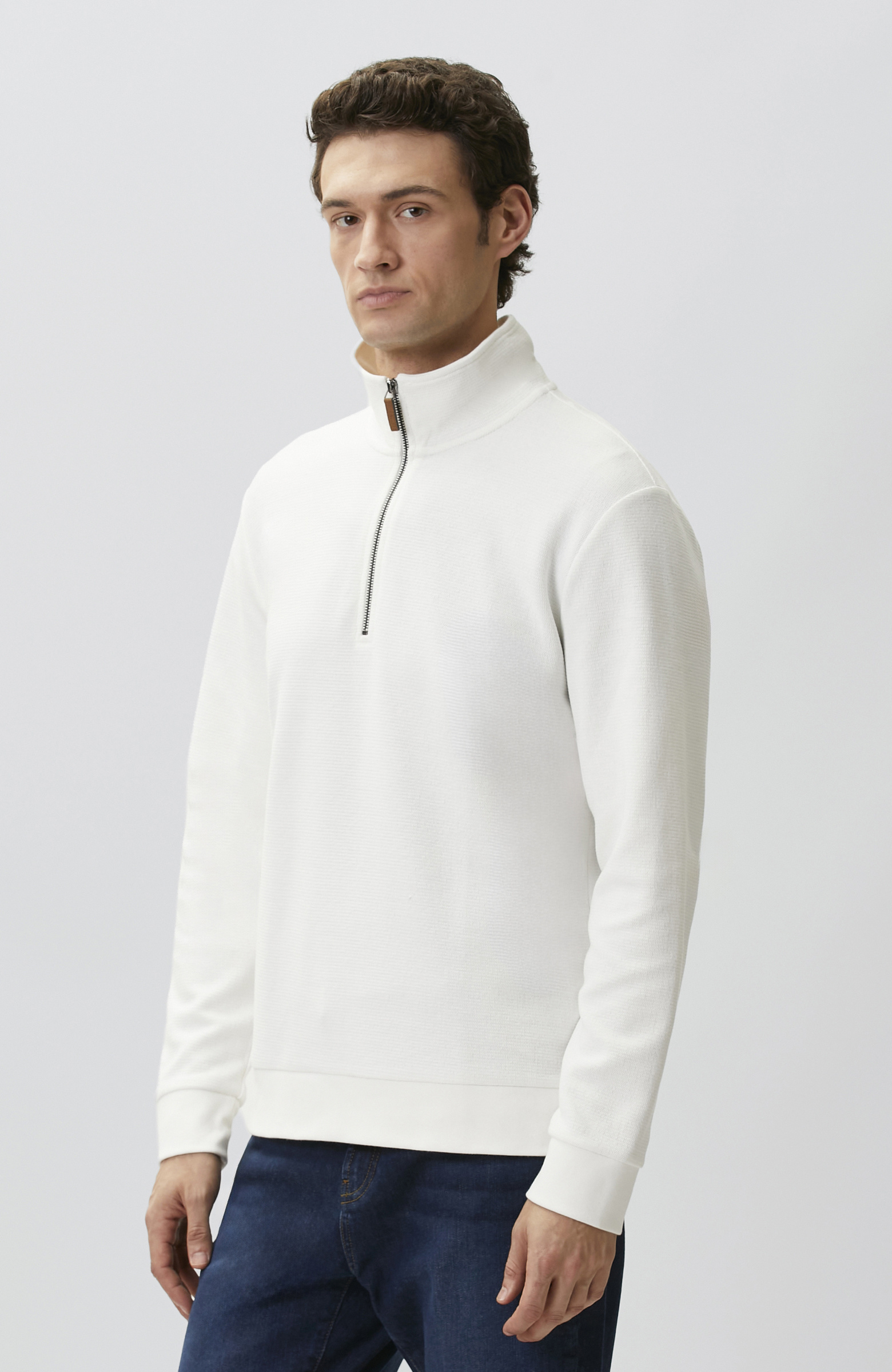 Kırık Beyaz Polo Yaka Fermuarlı Sweatshirt