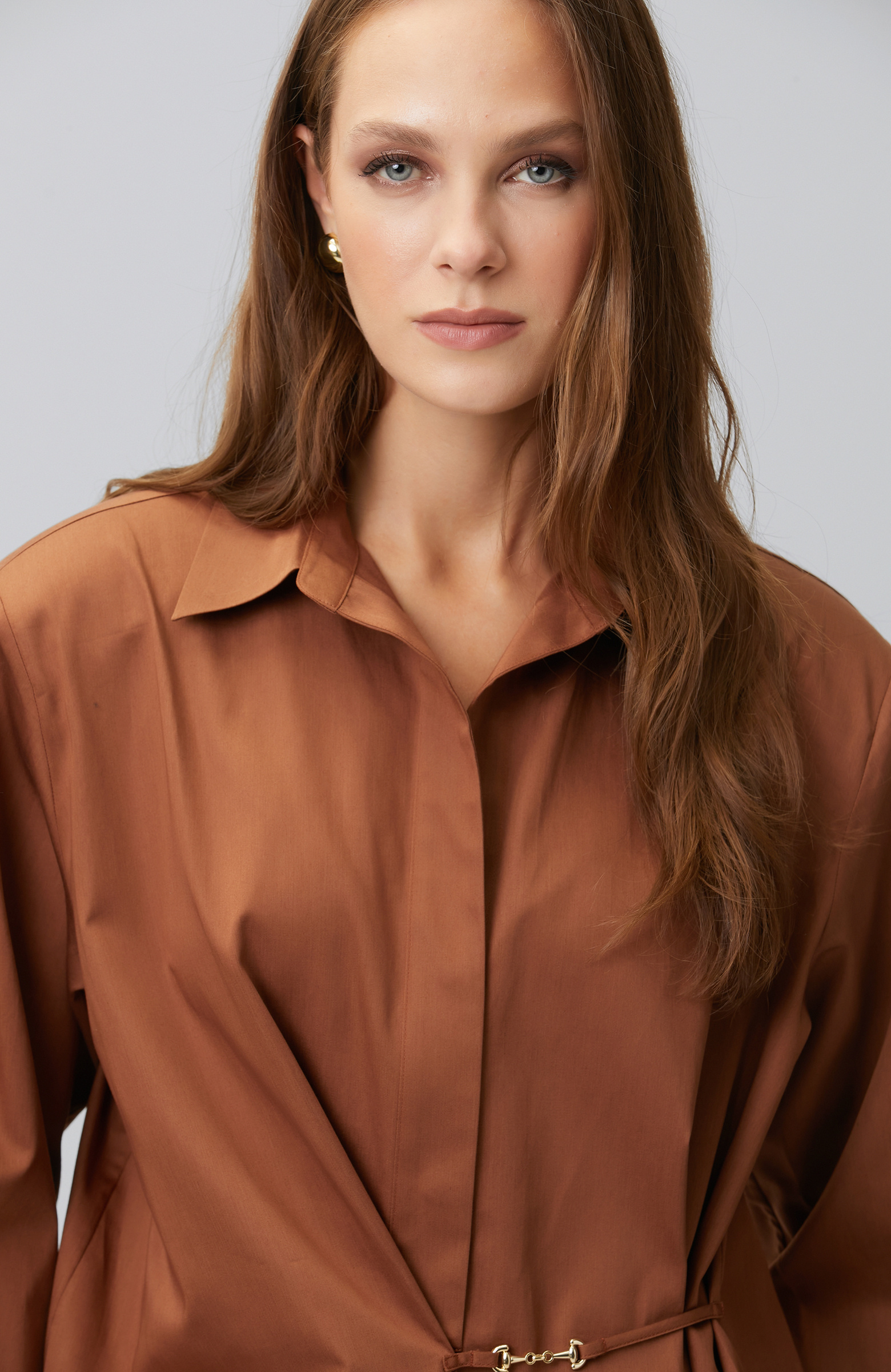 Limited Tarçın Aksesuar Detaylı Oversize Gömlek