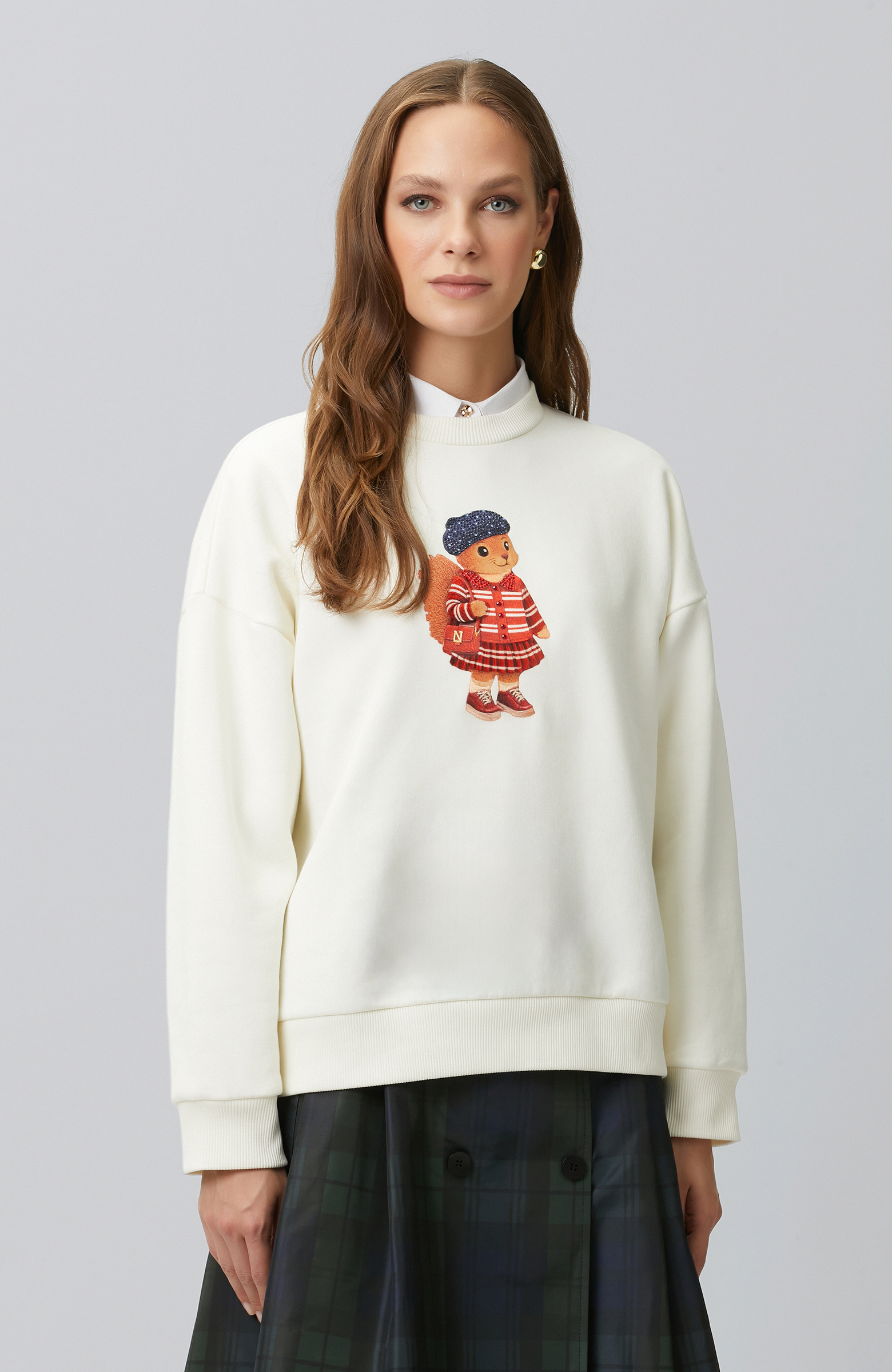 Kırık Beyaz Sincap Figürlü Baskılı Sweatshirt