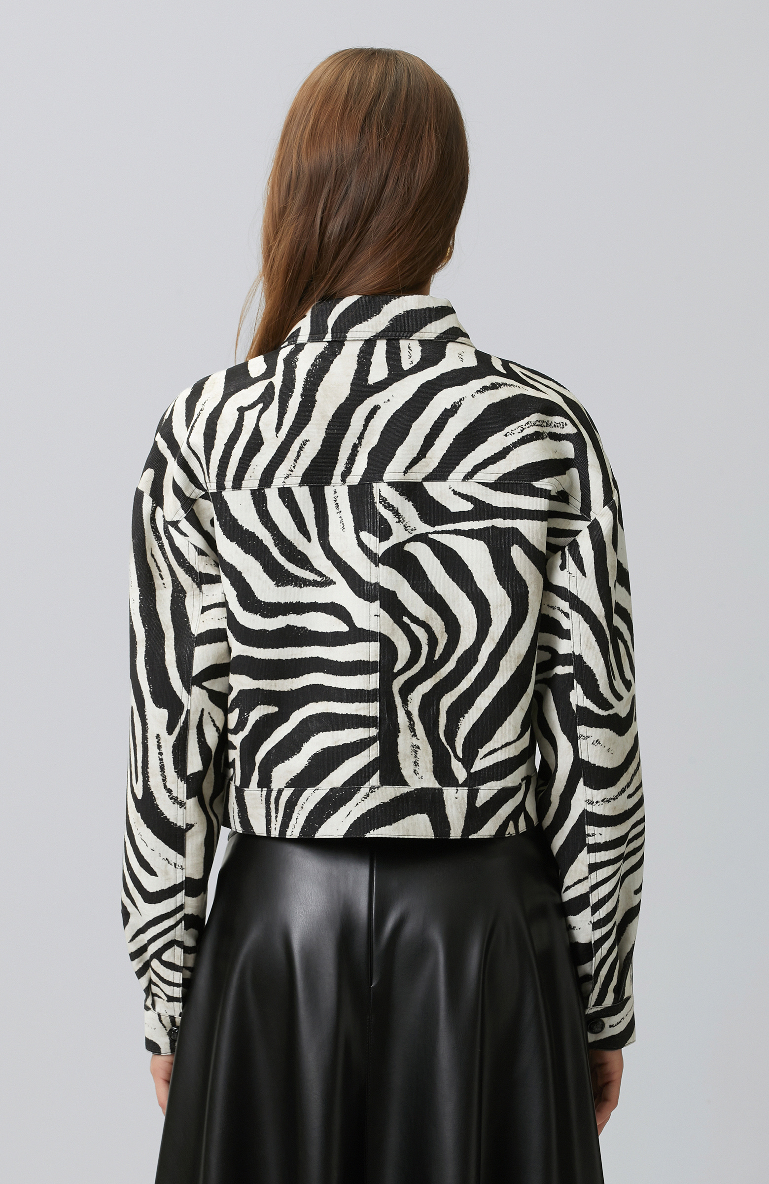 Siyah Kırık Beyaz Animal Print Desenli Mont