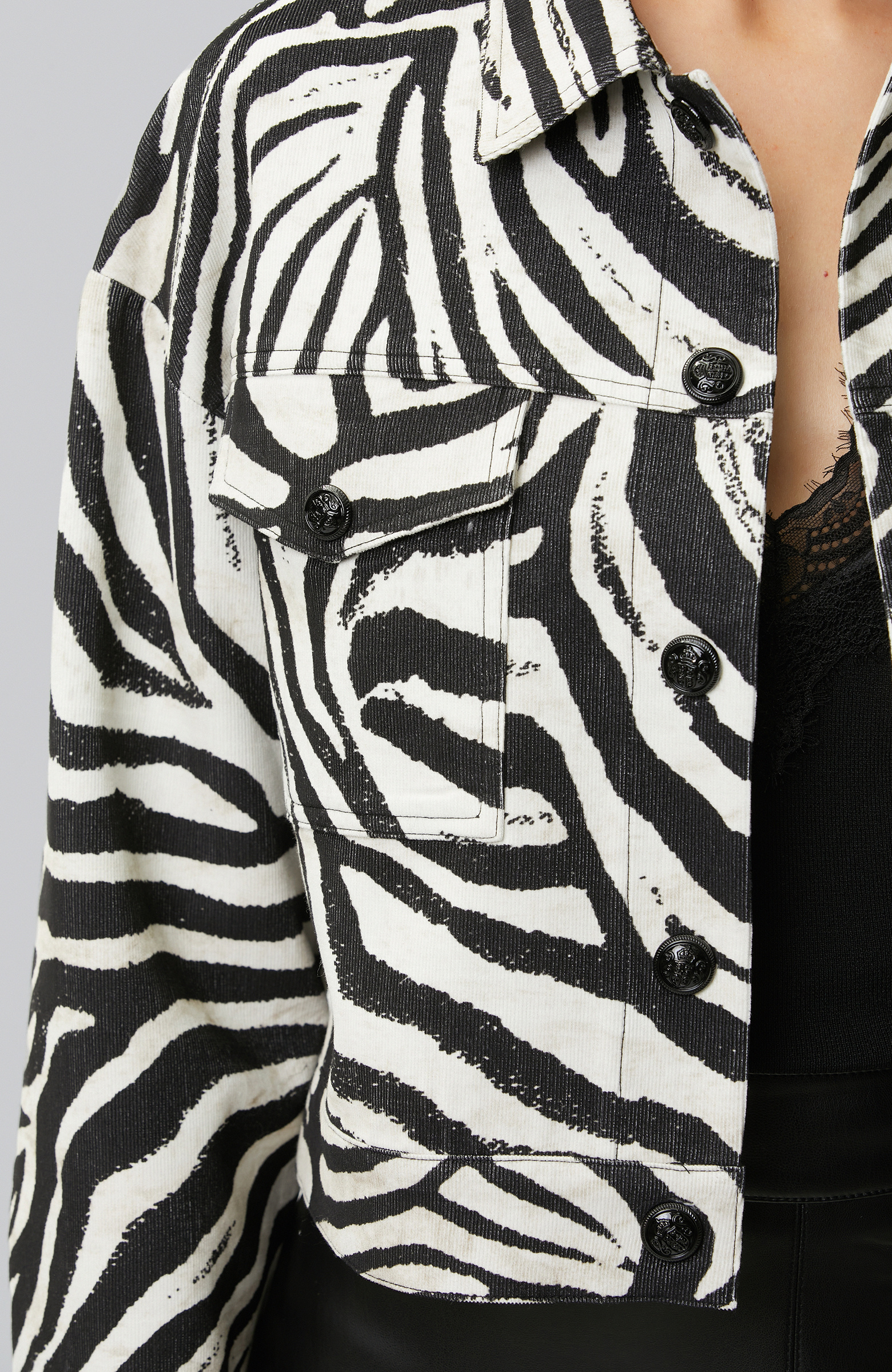Siyah Kırık Beyaz Animal Print Desenli Mont