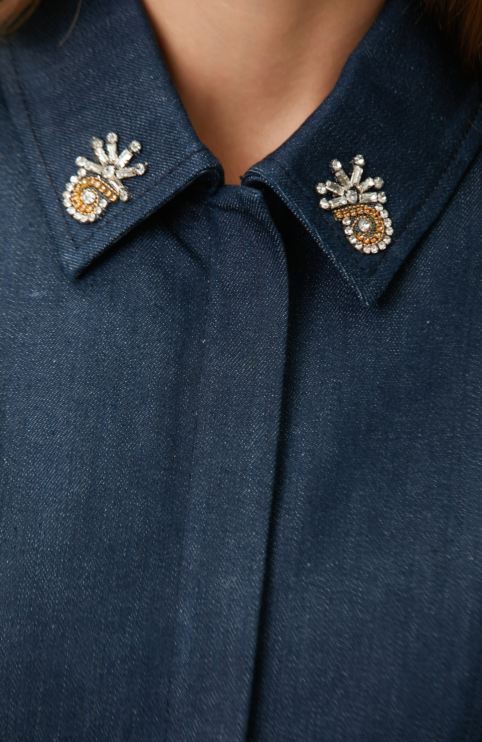 Koyu Indigo Mavi Yaka Aksesuarlı Denim Elbise