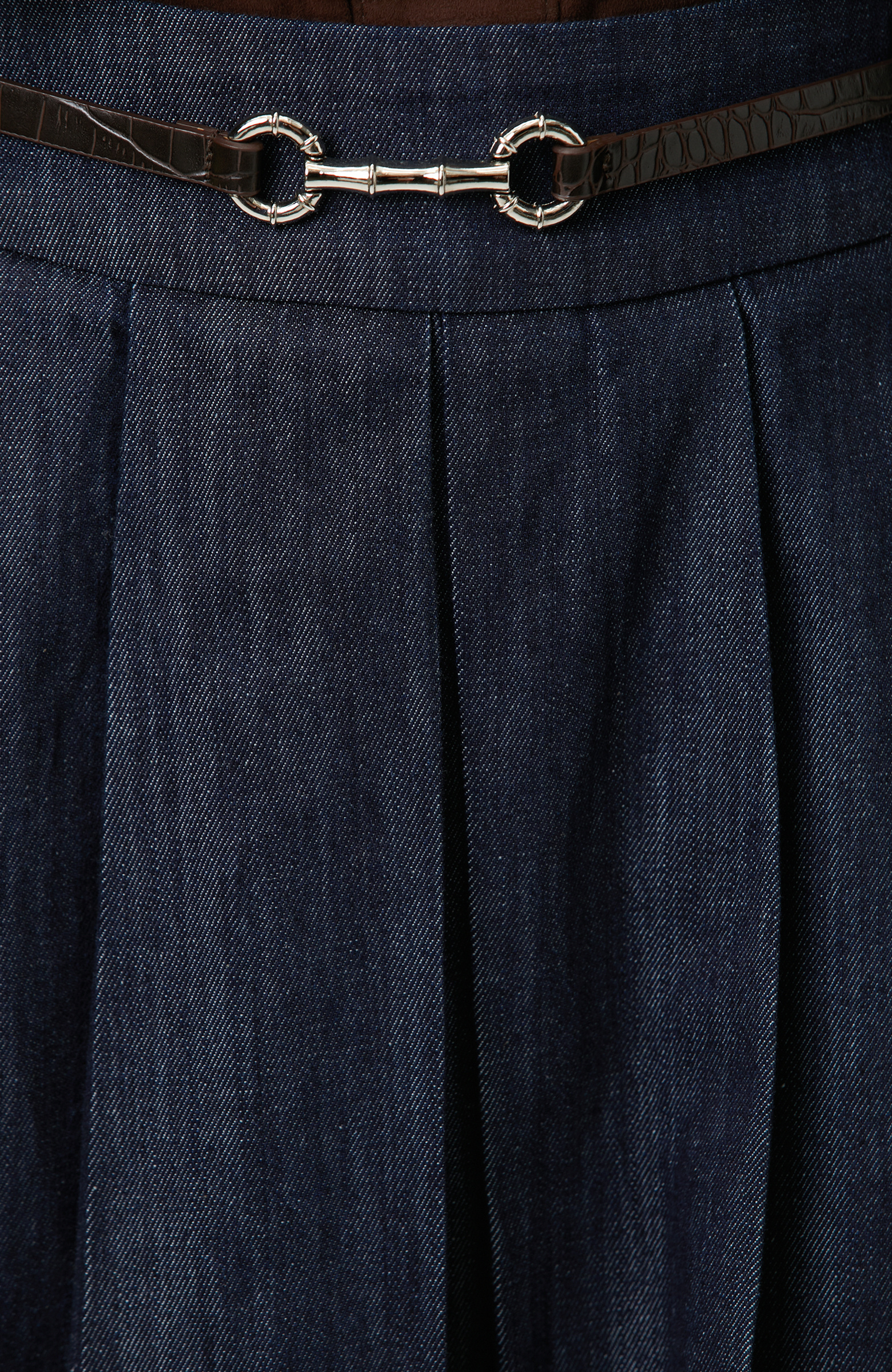Slim Fit; Normal Bel; Cepsiz; Kemer Detaylı; Piliseli; Mini Denim Etek