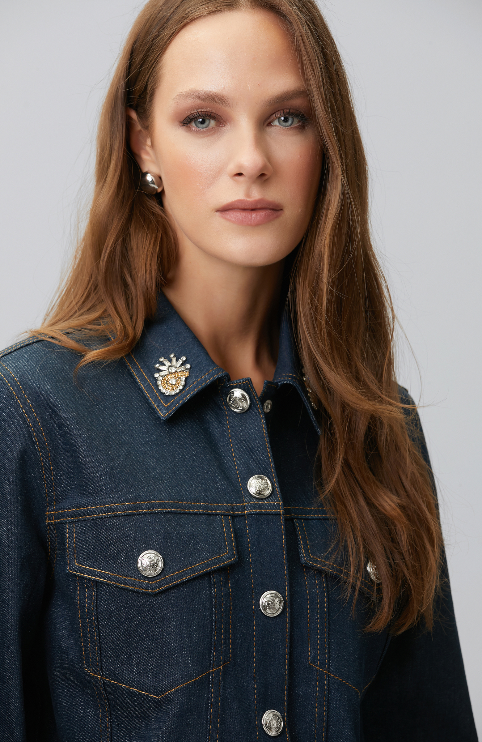 Koyu Indigo Mavi Yaka Aksesuarlı Denim Mont