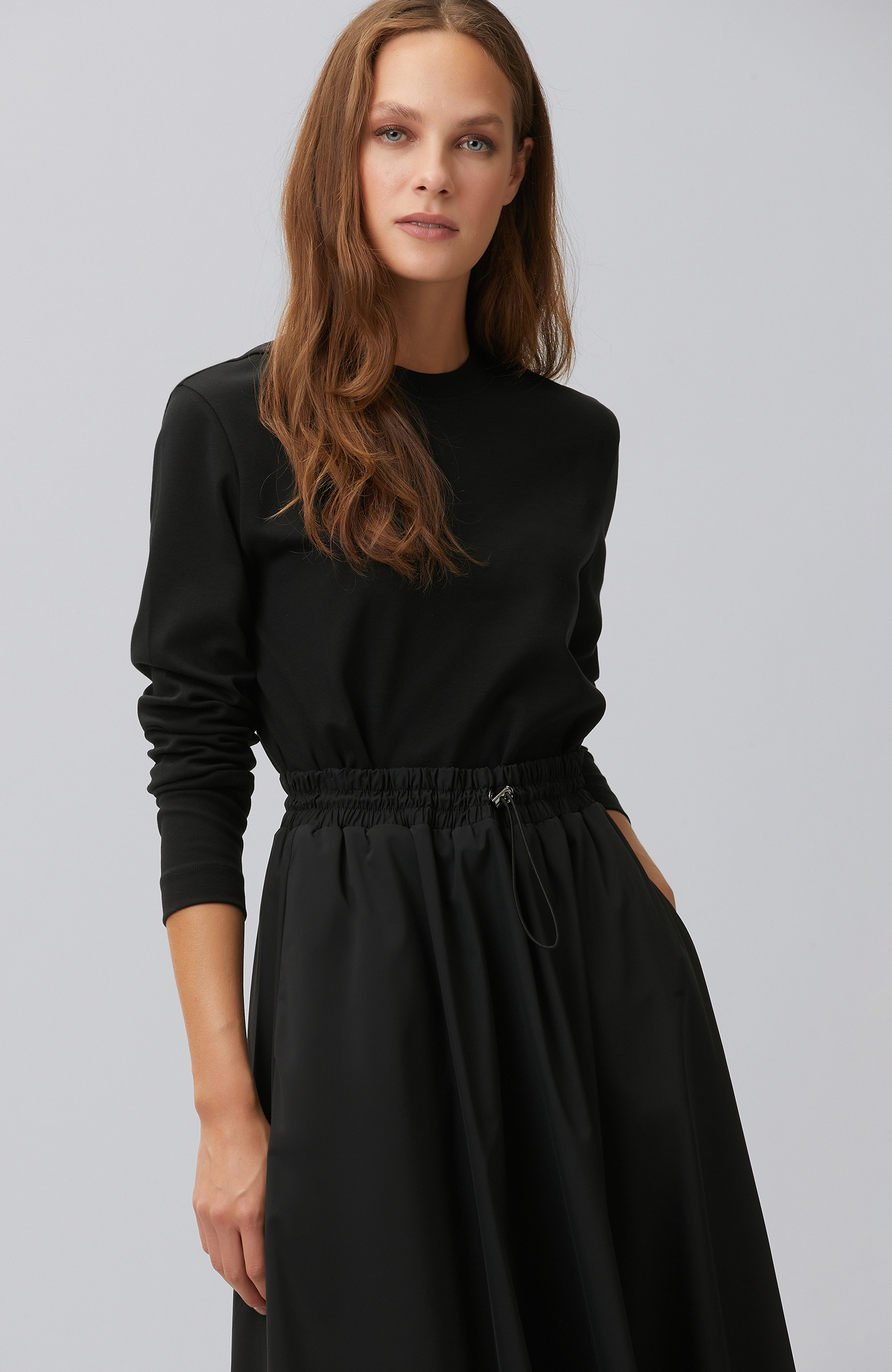Siyah Bisiklet Yaka Basic Sweatshirt