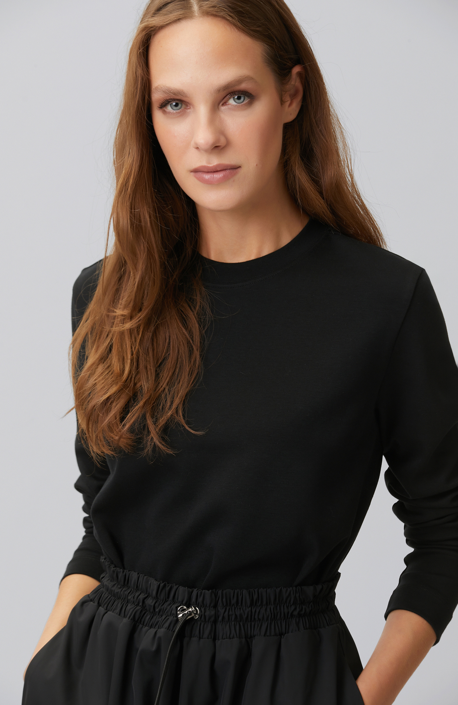 Siyah Bisiklet Yaka Basic Sweatshirt