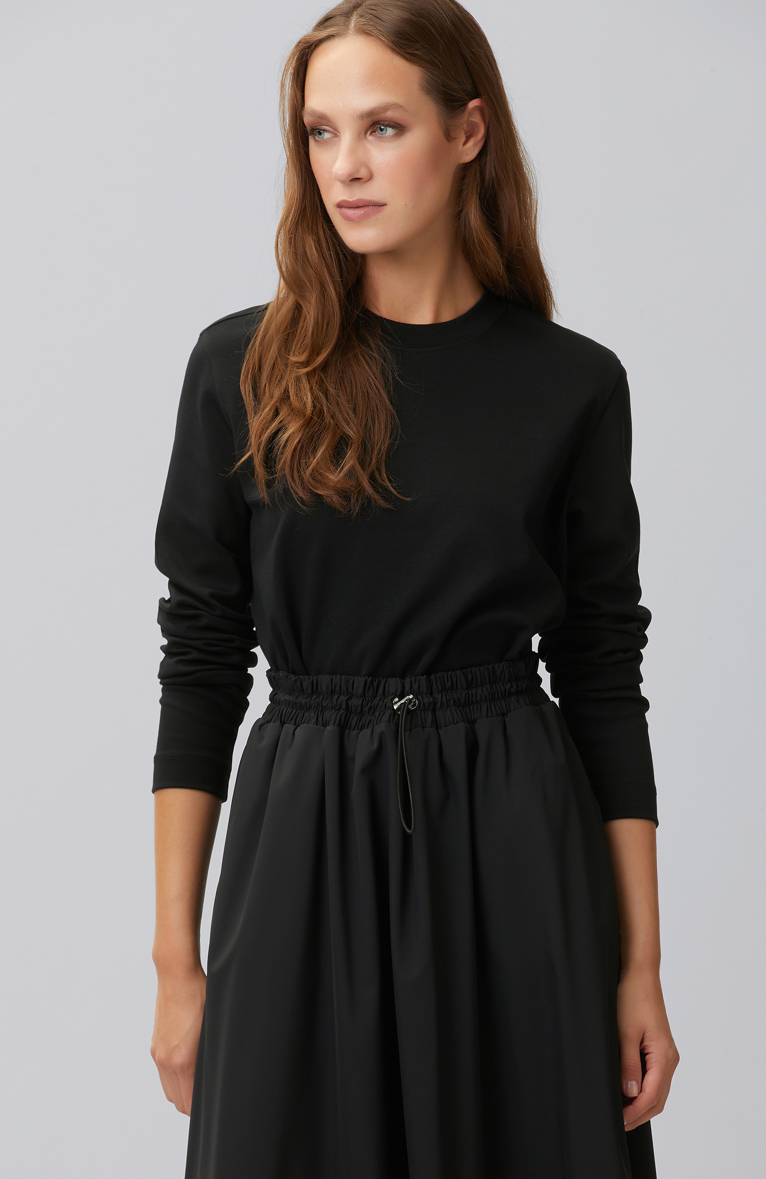 Siyah Bisiklet Yaka Basic Sweatshirt